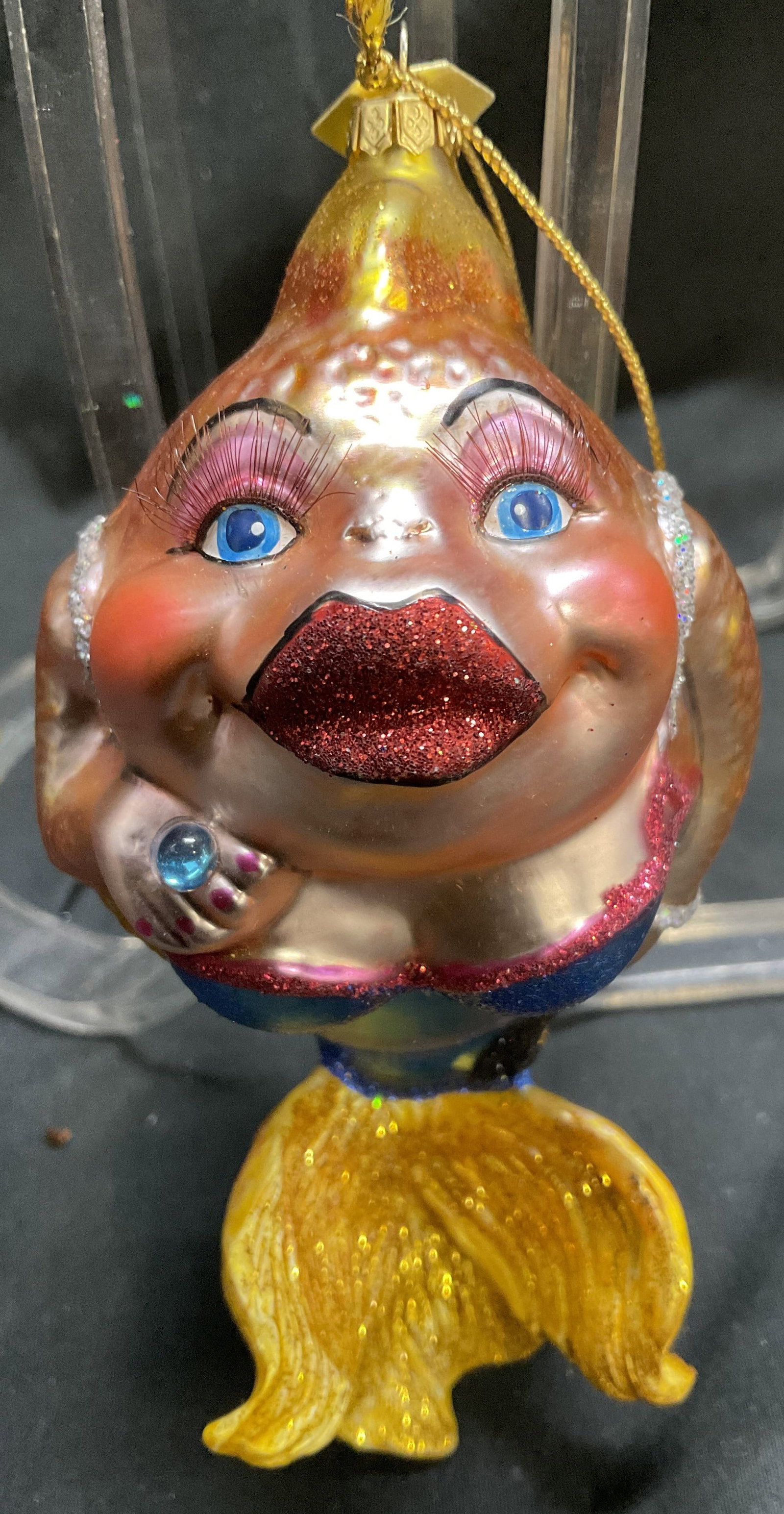 Vntg December Diamonds Goldie Glass Ornament (1 of 8)