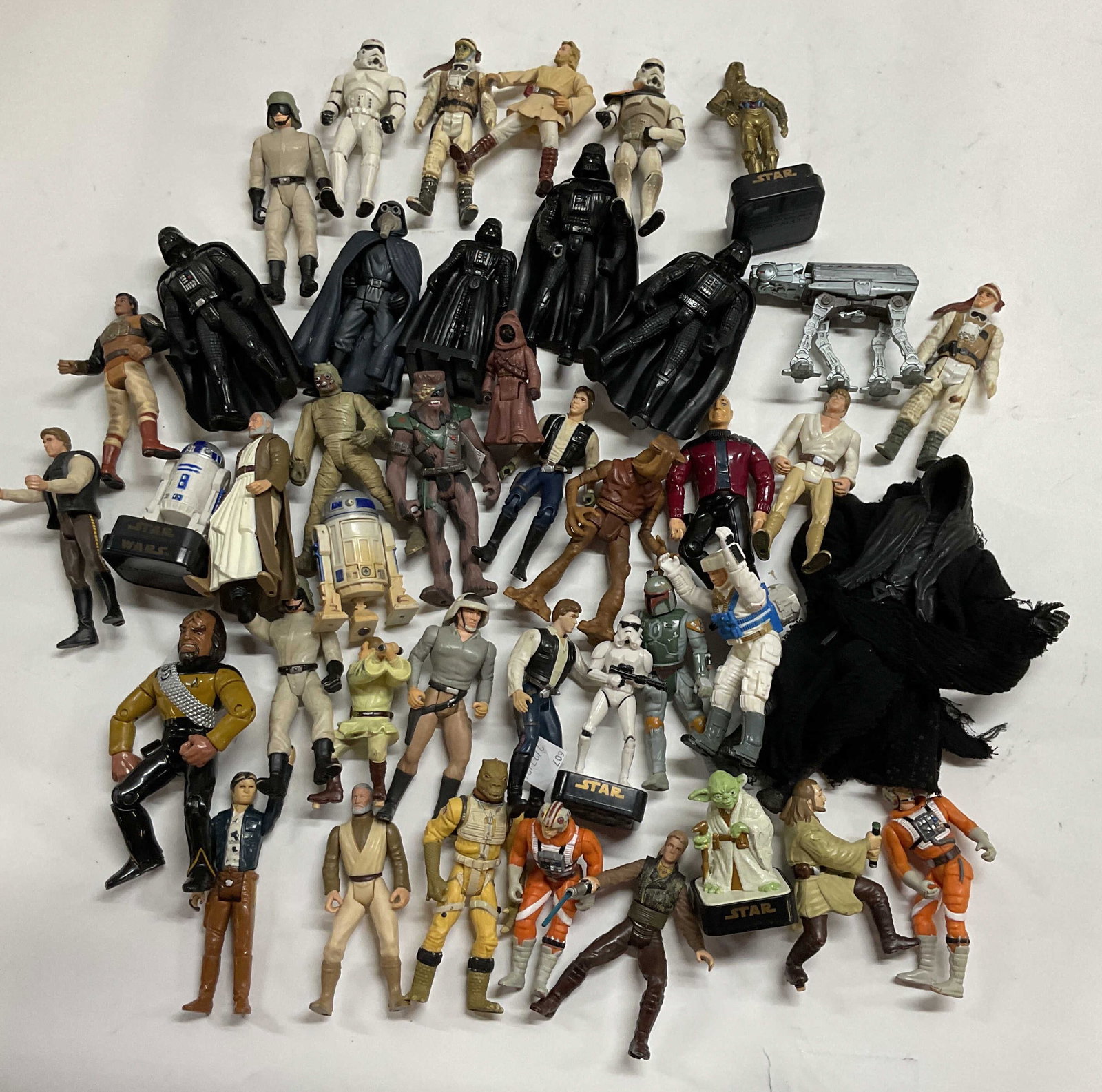 40+ C1990s Star Wars Star Trek Action figures (1 of 16)