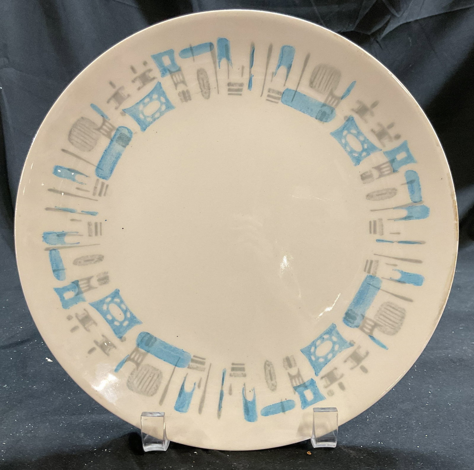 Blue Heaven Vintage ceramic Platter: Underside reads blue heaven , underglaze by Royal China, Sebring, O, made in USA, trademark stamps, blue gray atomic style pattern measures diameter 10 inches