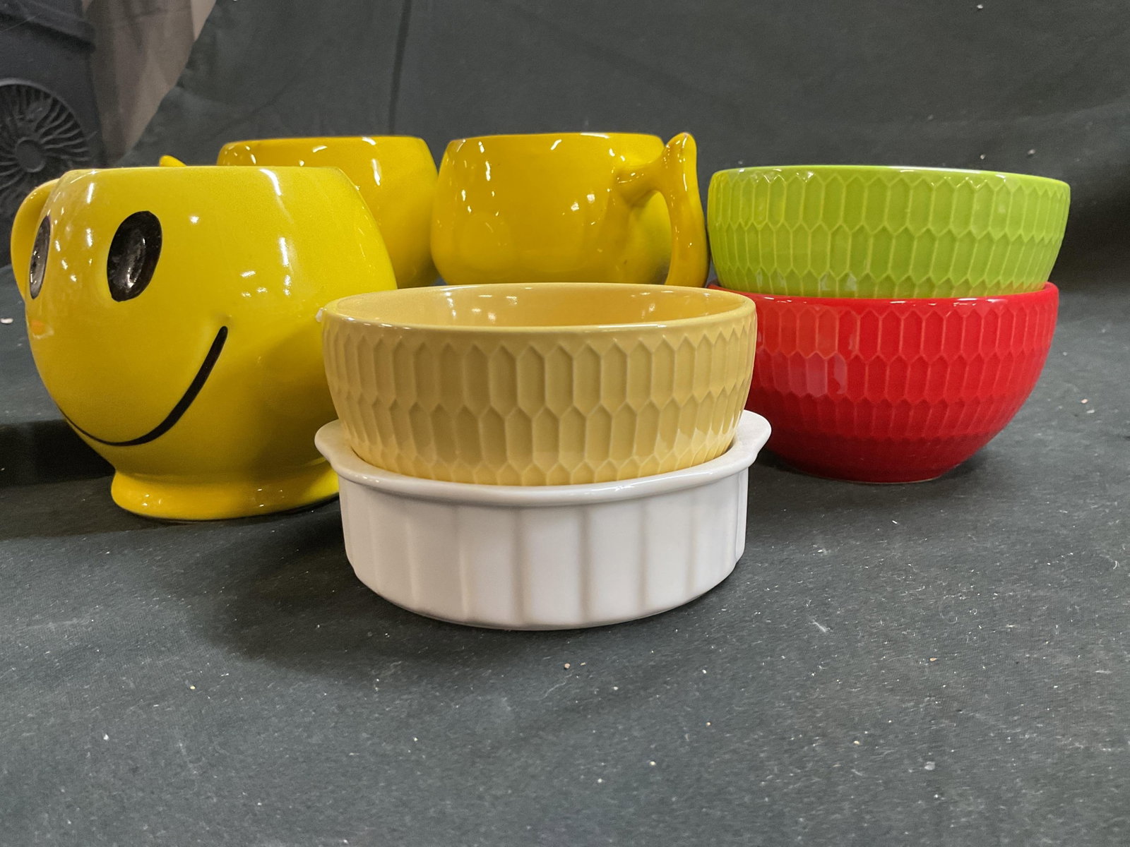 Group Brightly colored Table Ceramics - 3
