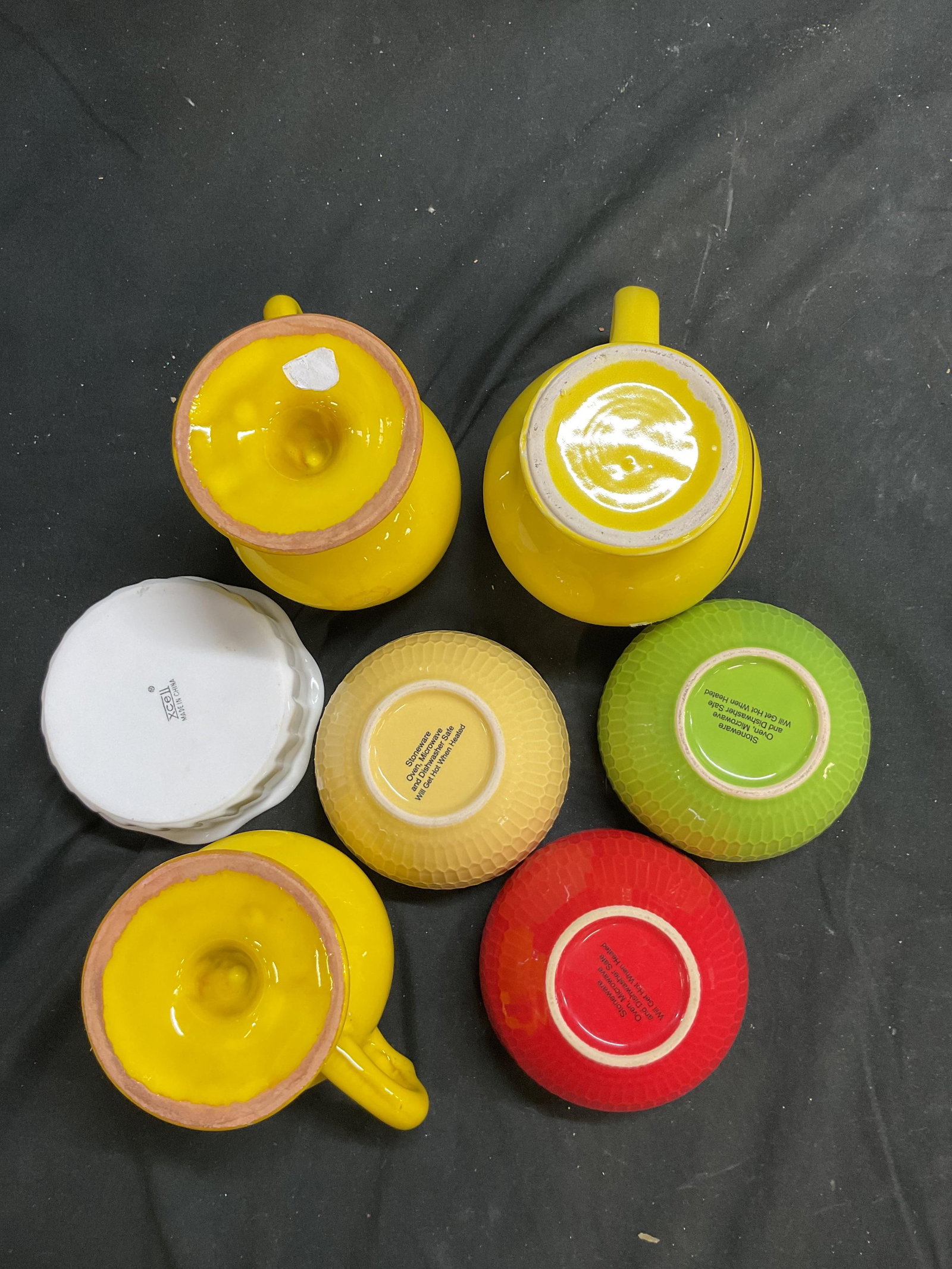 Group Brightly colored Table Ceramics - 8