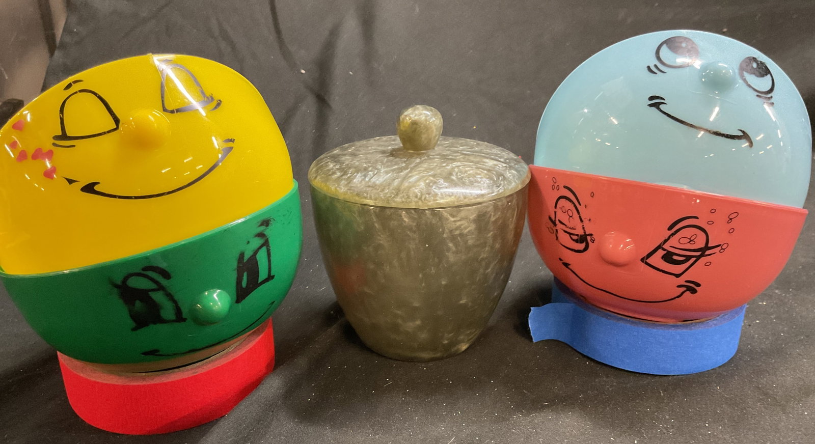 Vintage group 5 bowls and lidded jar (1 of 10)