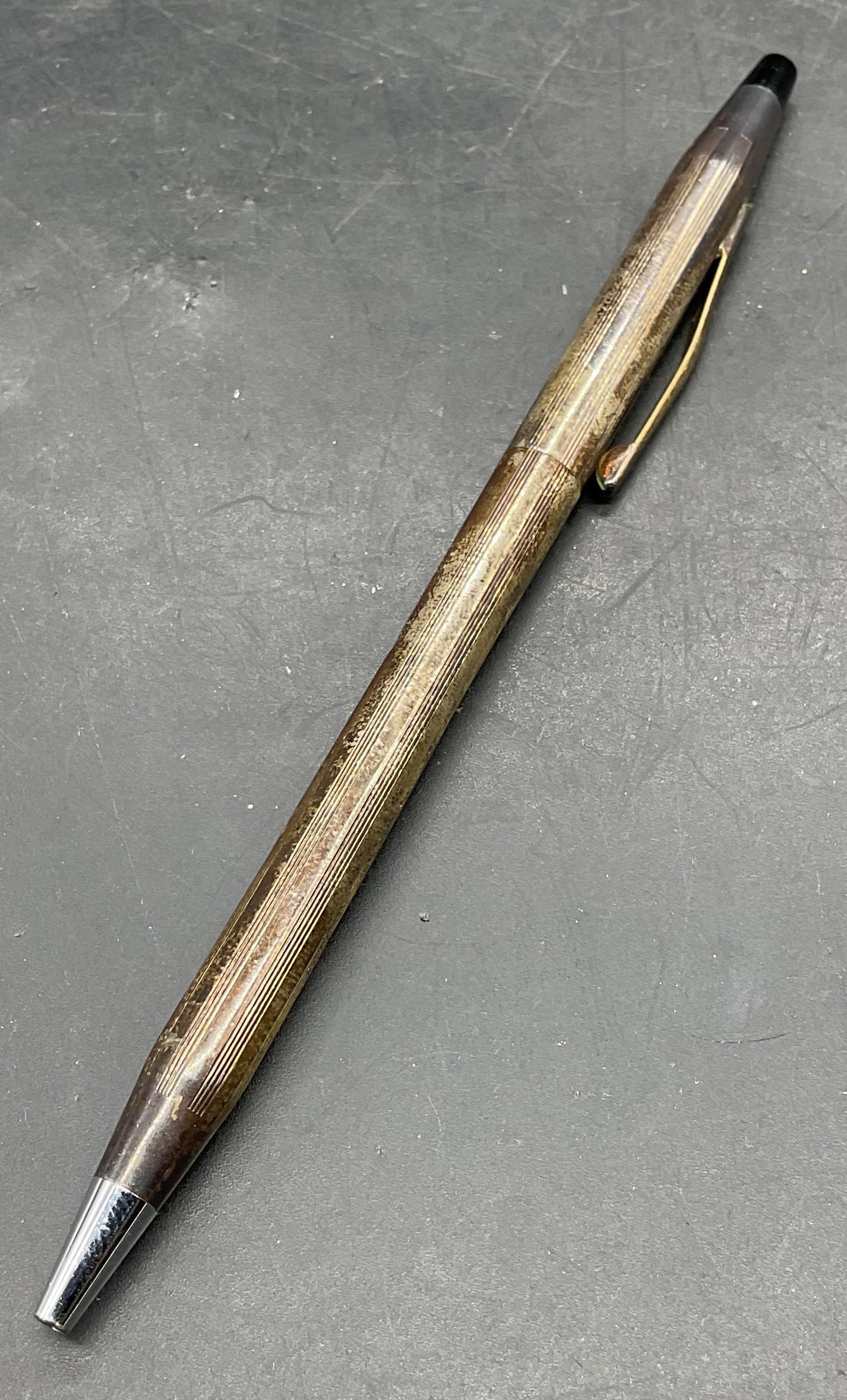 Tiffany & Co Sterling Silver Ballpoint Pen USA: Vintage Tiffany & Co Sterling silver case ballpoint pen. Signed on the clip. Made in USA. Marked sterling. Measures approx. 5.25 inches long. Total weight including non sterling 18.2 grams. Not tested