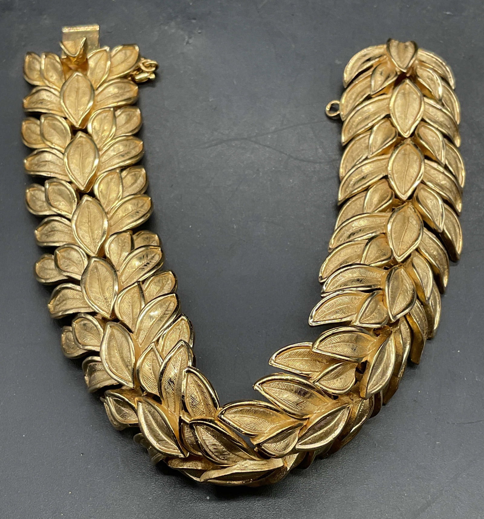 Vintage Trifari Gold Tone Leaf Bracelet (1 of 6)