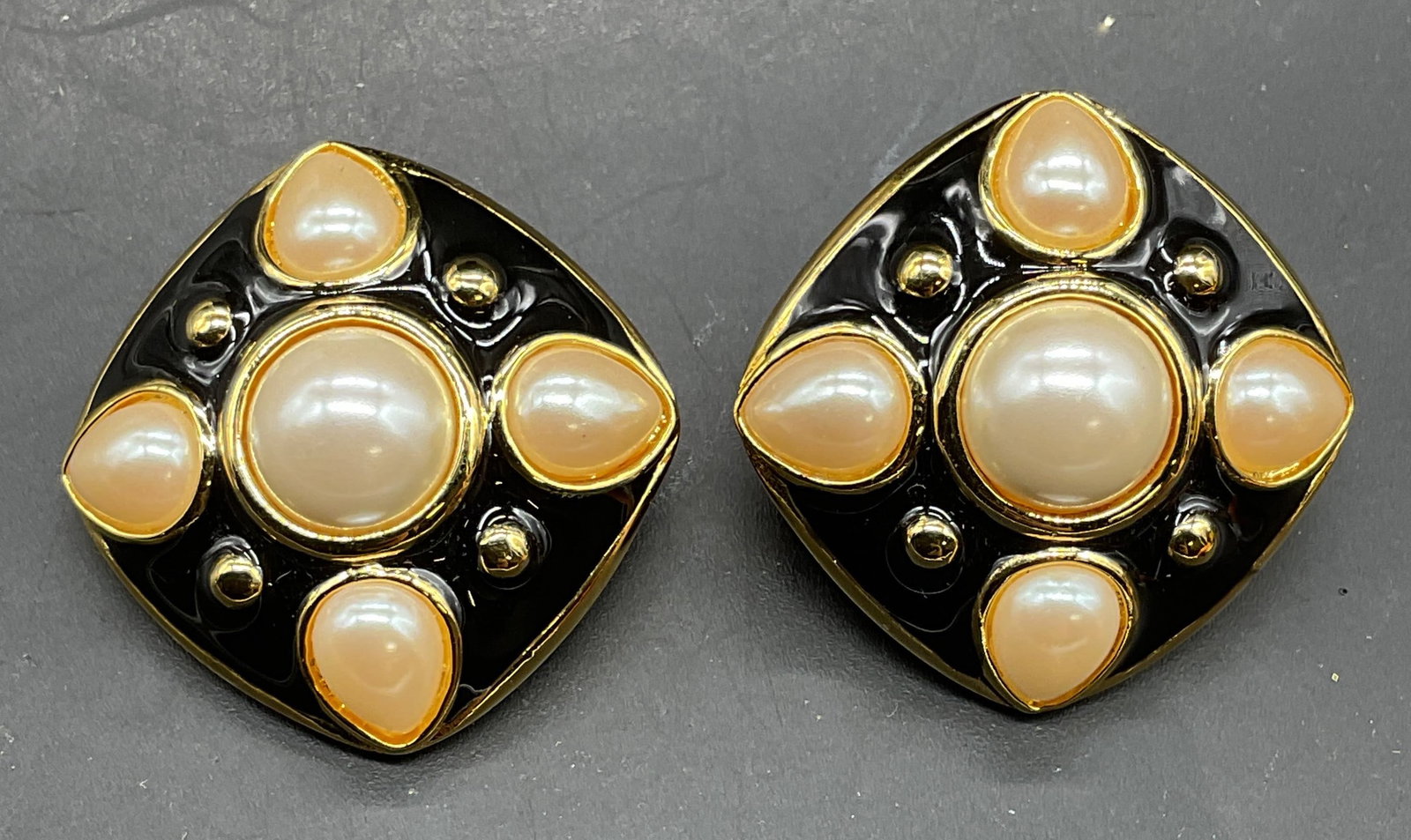 Vintage Gold Tn Enamel Faux Pearl Earrings: Vintage gold tone black enamel and faux pearl earrings. Measures approx. 1 inch wide. Some scratching. Jewelry, estate jewelry, costume jewelry, cocktail jewelry, fashion jewelry, accessories,