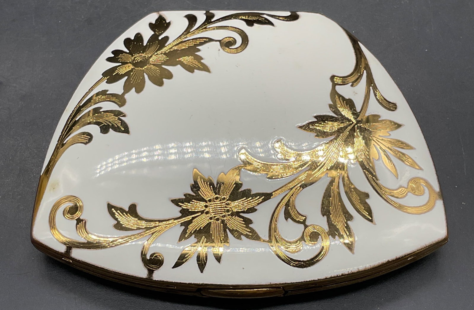 Elgin American Gold Tn Floral Powder Compact (1 of 6)
