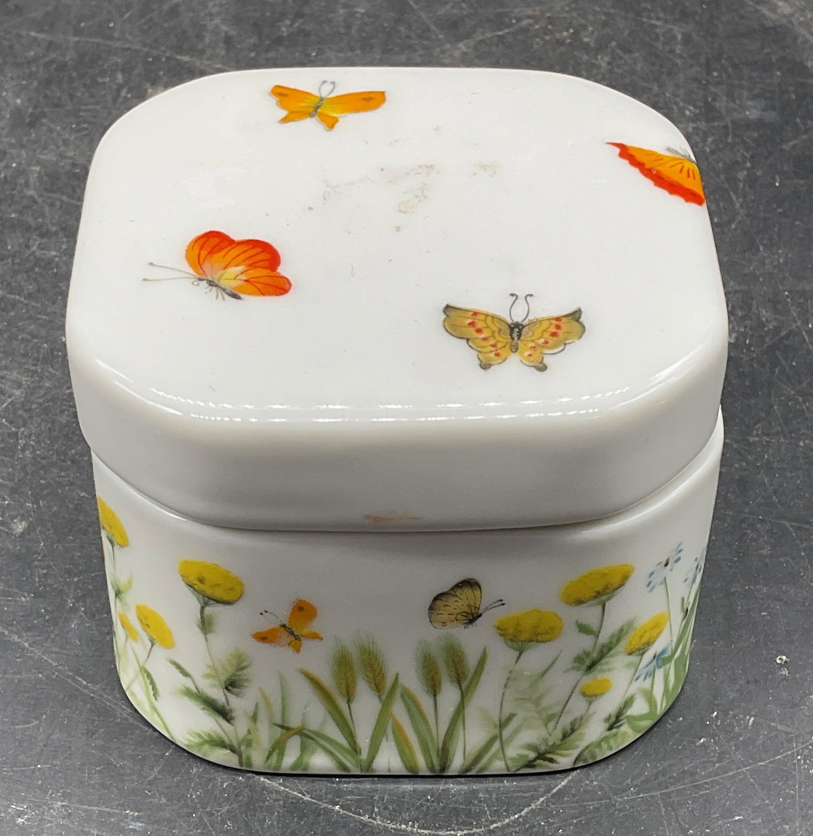 Counterpoint Floral Butterfly Porc Trinket Box Jpn (1 of 6)