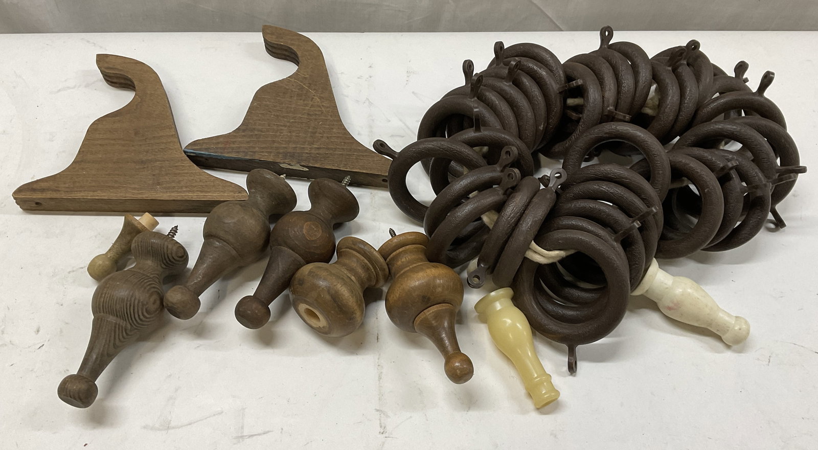 Lt 30+ Decorative Curtain Accessories: Group Lot of Decorative Curtain Accessories. Includes 2 Wooden Drapery Brackets, 6 Wooden Furniture Finials, 2 Plastic Furniture Finials, and 34 Plastic Curtain Rings. Some Scratching. Largest