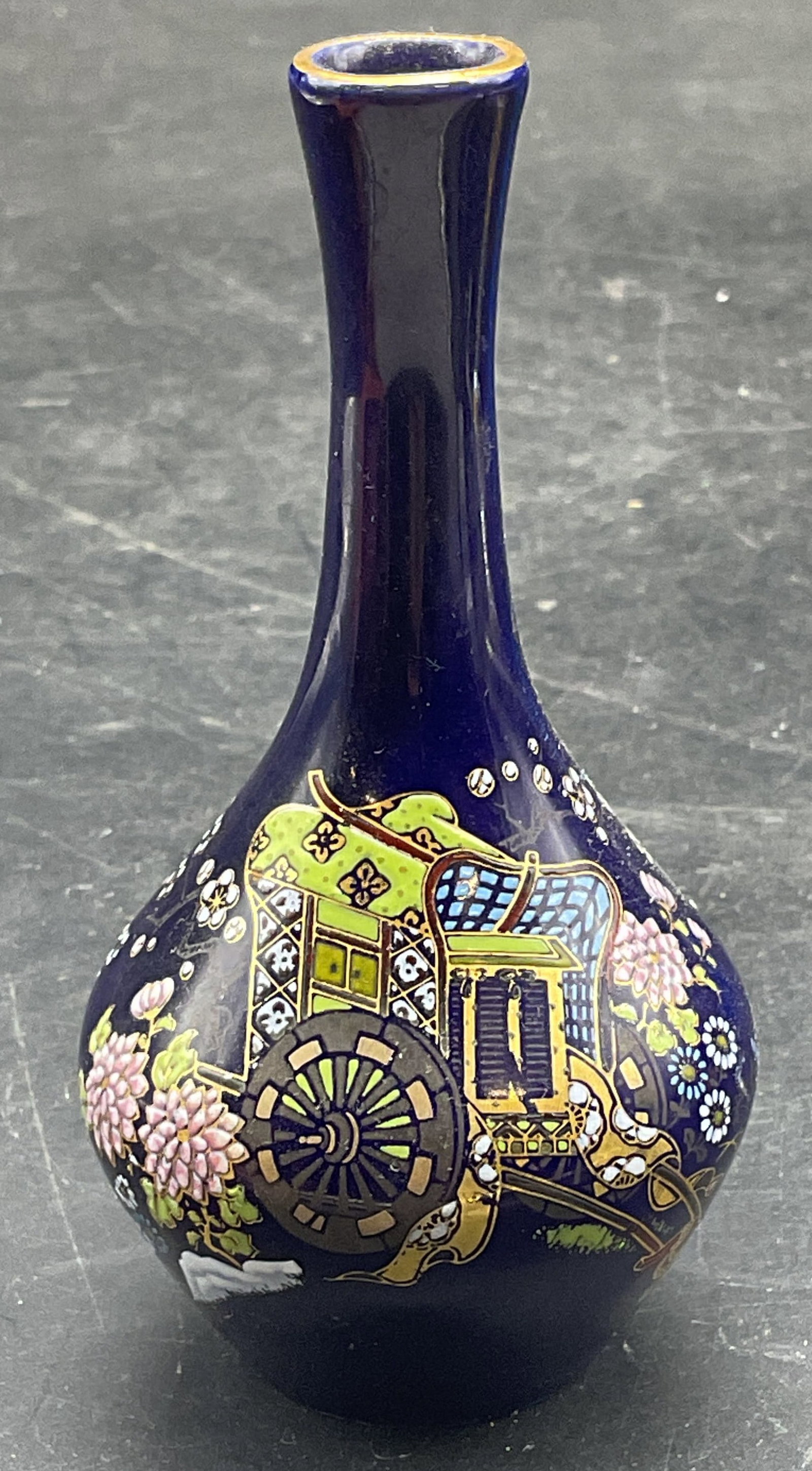 Signed Kutani Porcelain Bud Vase, Japan (1 of 6)