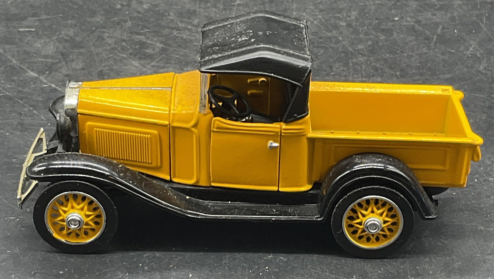 Model Car 1932 Chevy Open Cab Pickup (1 of 6)