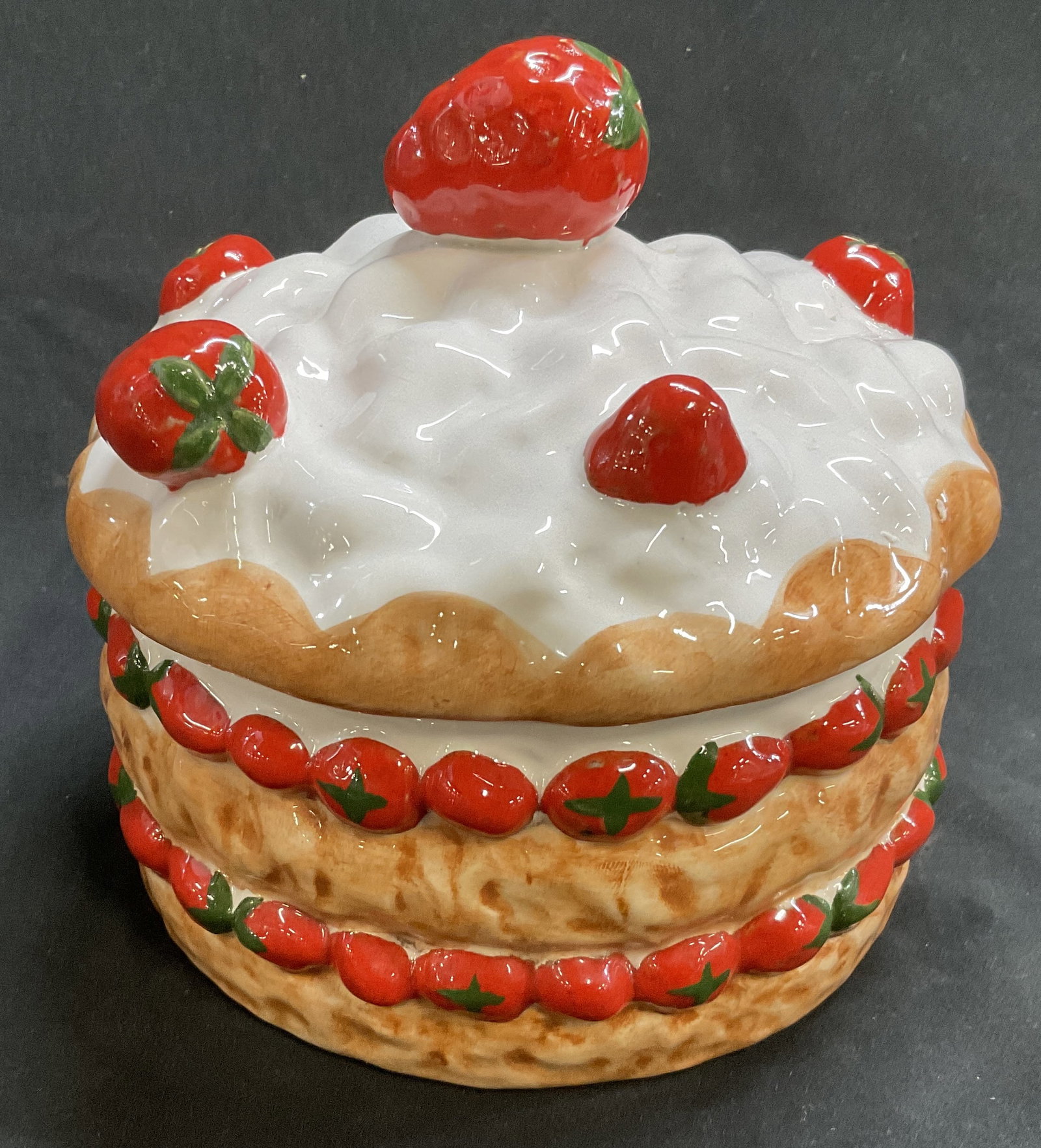 VTG Casafina Strawberry Shortcake Jar PORTUGAL (1 of 8)