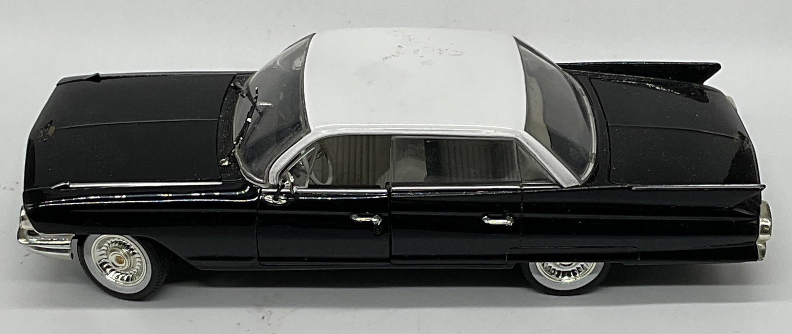 Signature Model Car 1961 Cadillac De Ville (1 of 6)