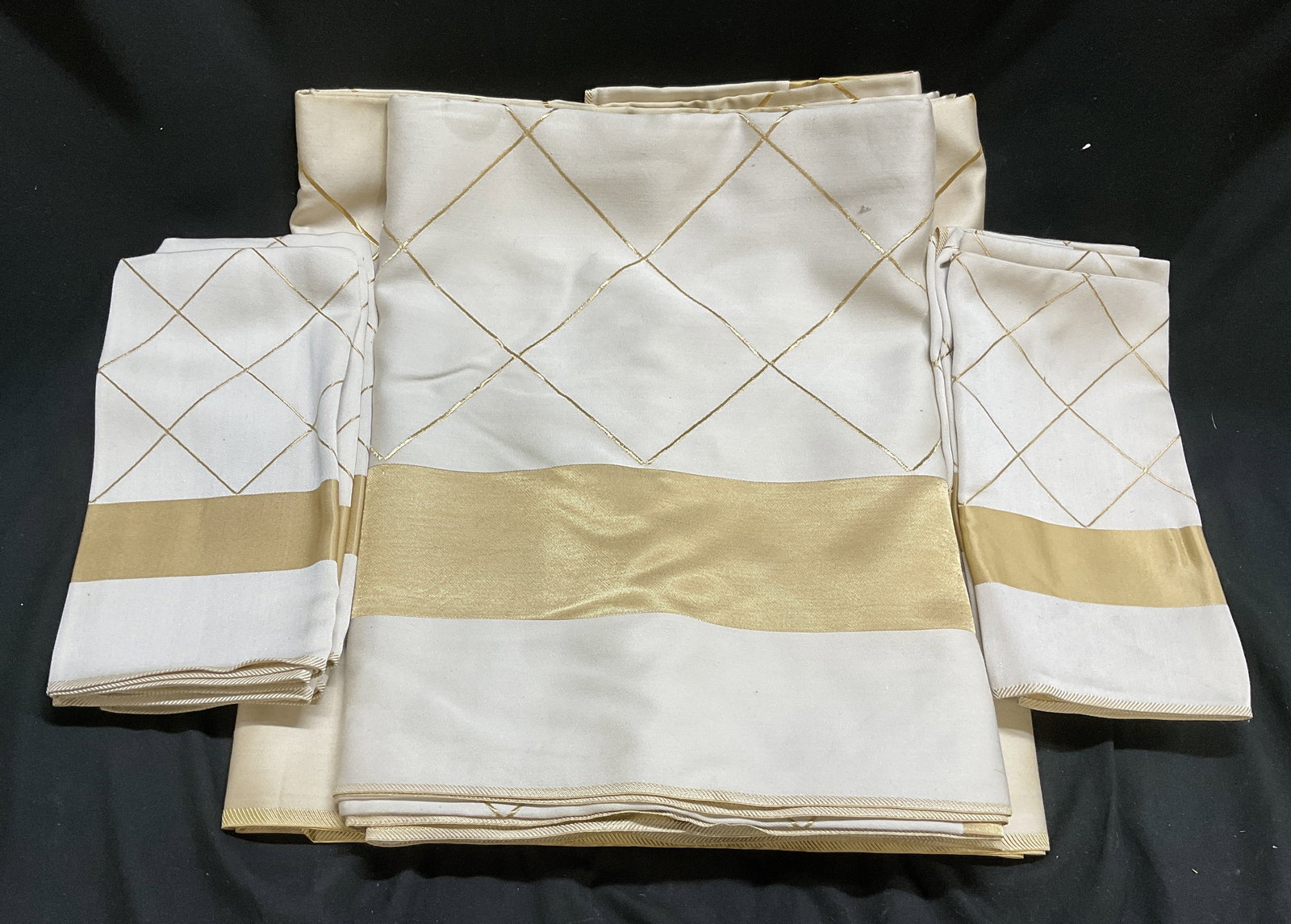 Lt 10 Gilt Striped & Rhombus Patterned Linens (1 of 13)