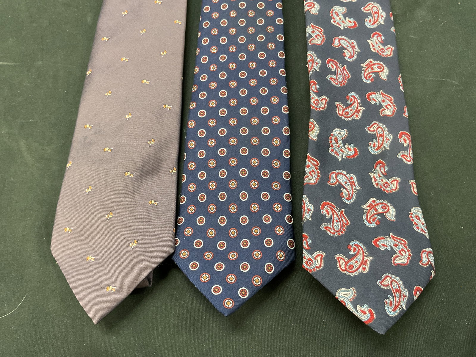Lot 3 Geoffrey Beene+ Pattern Silk Neck Ties (1 of 7)