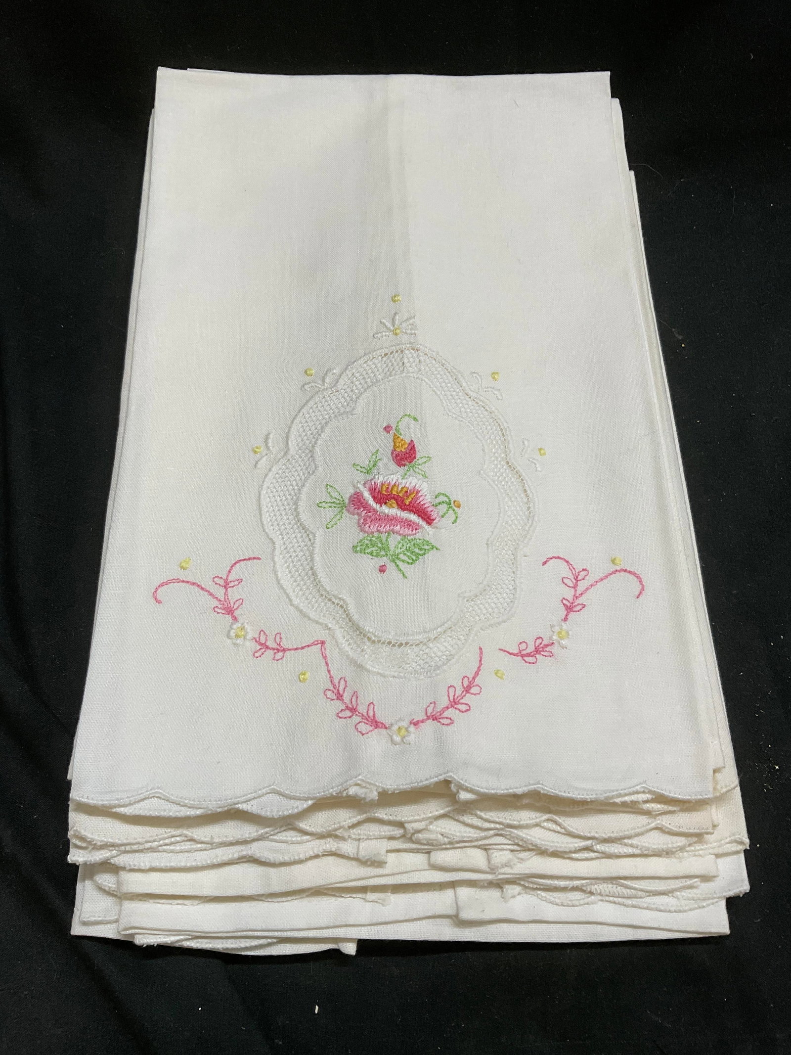 Lt10 VTG Embroidered Floral Tea Towels (1 of 8)