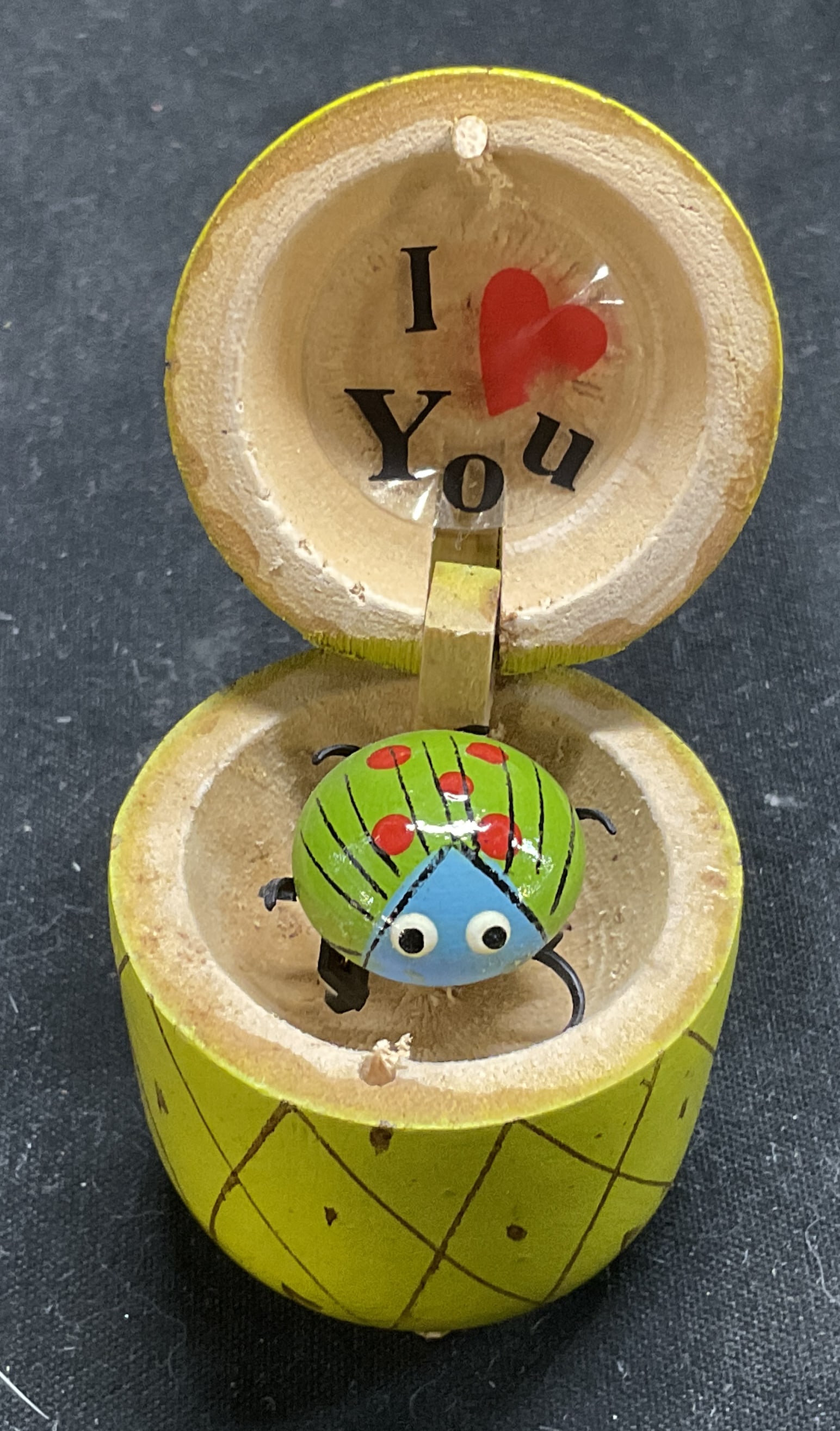 VTG Wooden Love Bug in Pineapple Souvenir (1 of 6)
