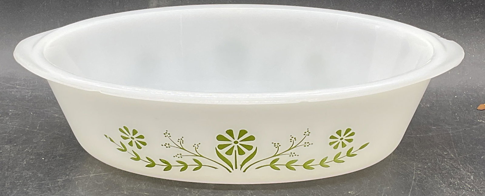 Vintage Milk Glass Daisy Flower Casserole Dish USA (1 of 6)