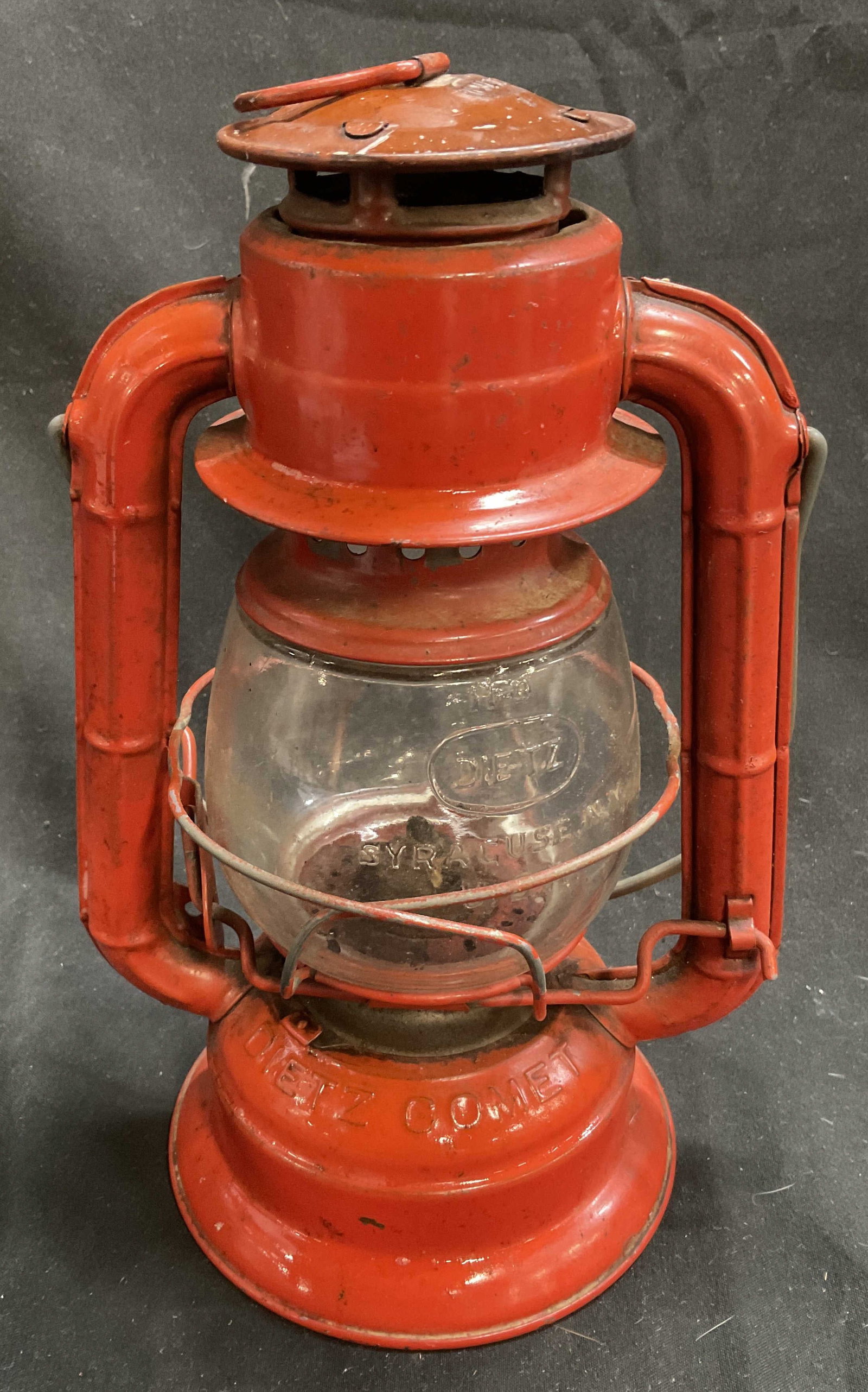 Vintage Red Dietz Comet Kerosene Oil Lantern (1 of 6)