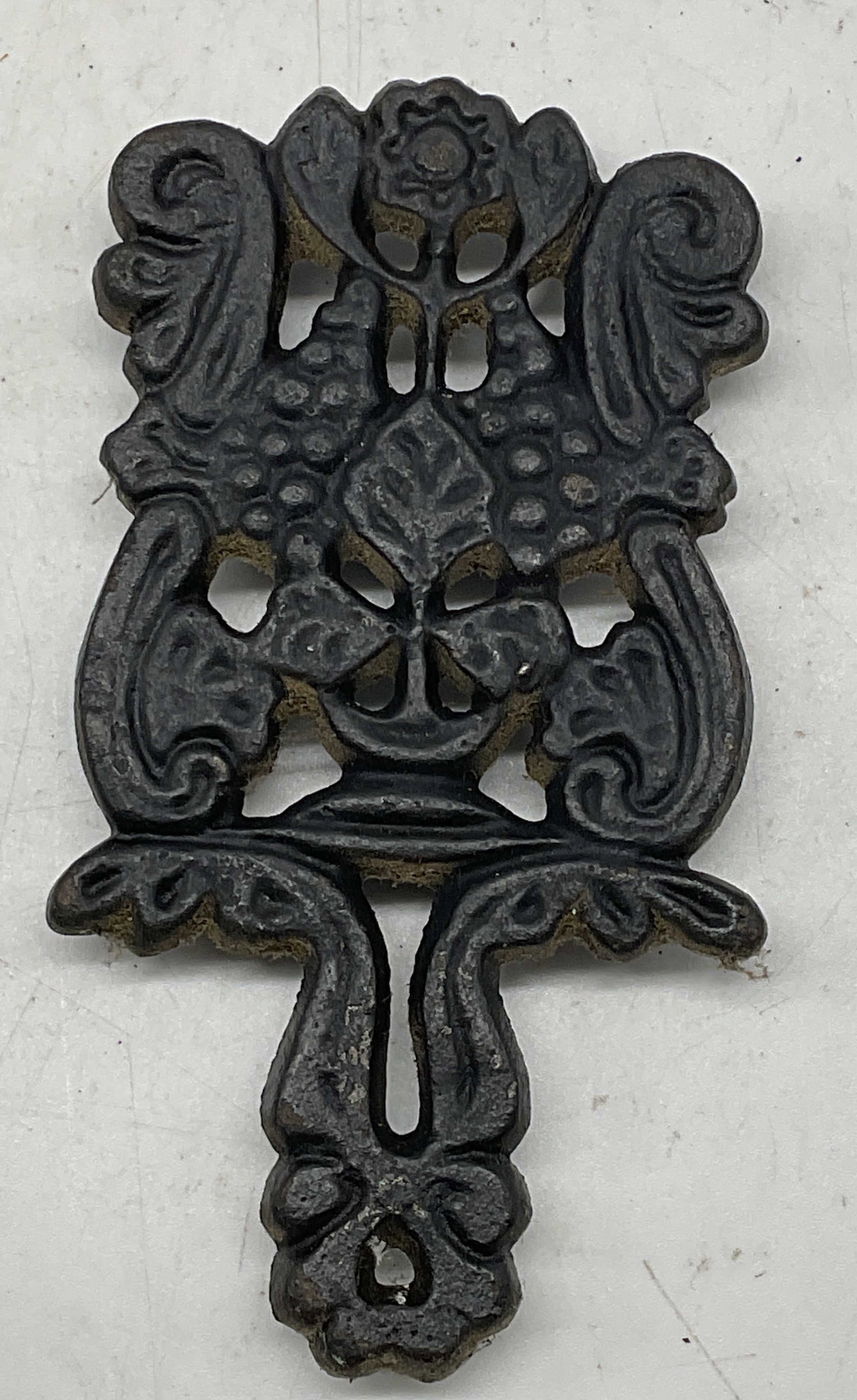 Vintage Cast Iron Ornate Scroll Trivet (1 of 6)