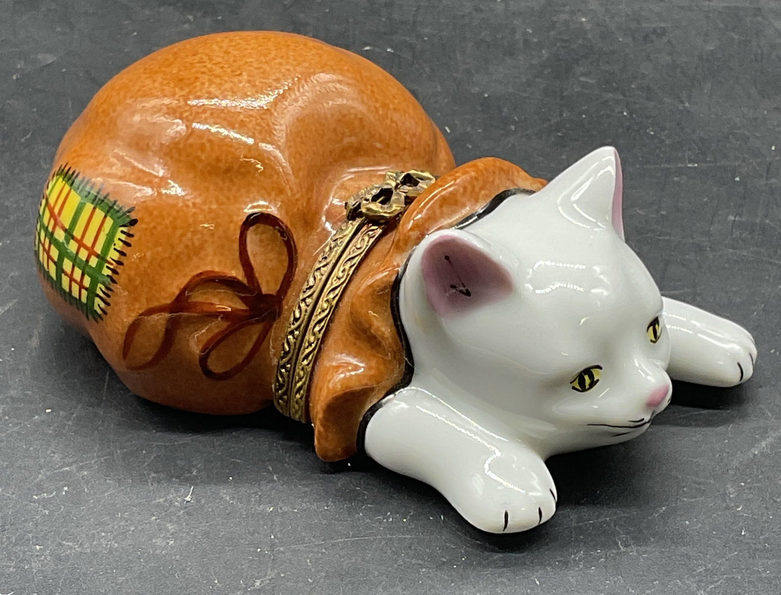 GR Limoges Porc Cat in Bag Trinket Box France (1 of 6)