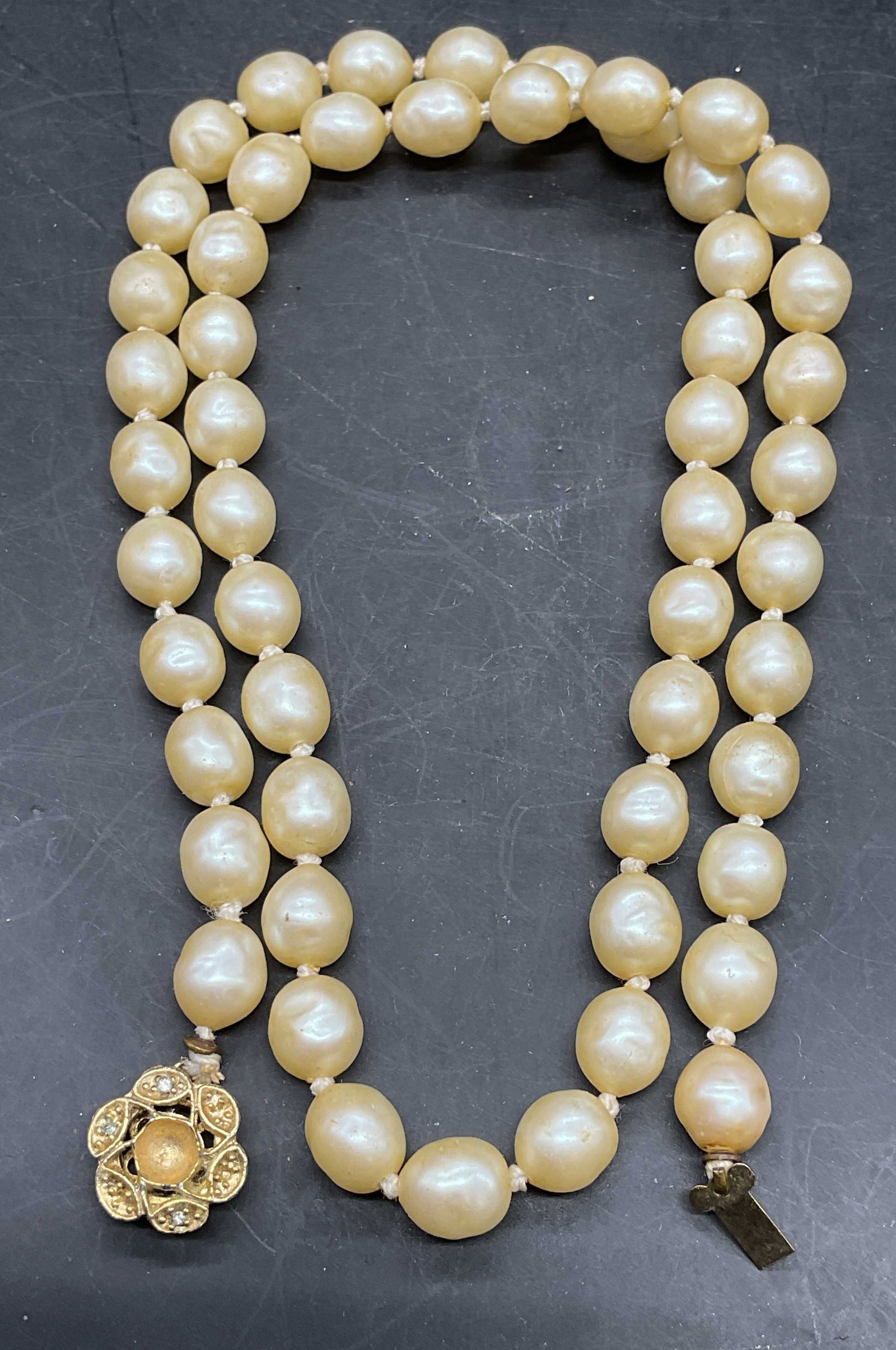 Vintage Faux Pearl Beaded Necklace: Vintage glass faux pearl beaded necklace. Drop length 10.5 inches. Clasp needs repair. Some scratching. Jewelry, estate jewelry, costume jewelry, cocktail jewelry, fashion jewelry, accessories,