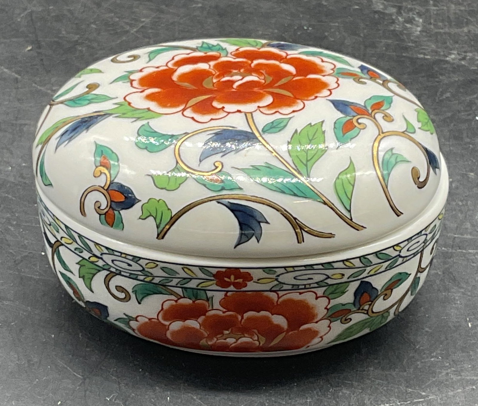 TAKAHASHI Floral Porcelain Trinket Box Japan: TAKAHASHI hand painted and gilt floral porcelain trinket box. Made in Japan. Measures approx. 2.75 x 2.5 x 1.75 inches. Some scratching. TAKAHASHI trinket box, porcelain trinket box, collectibles, hom