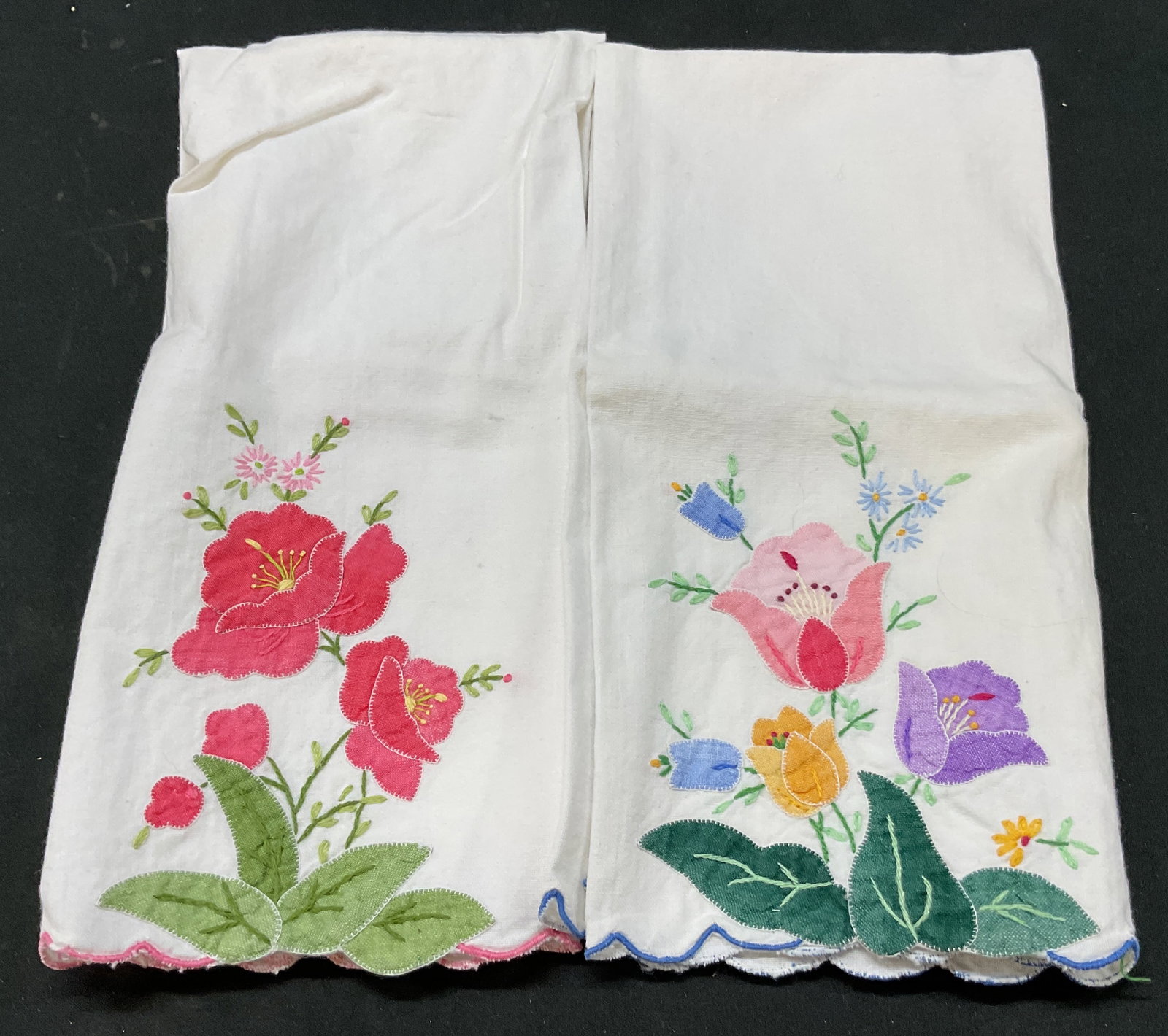 Lot 2 Vintage Embroidered Floral Tea Towels (1 of 7)