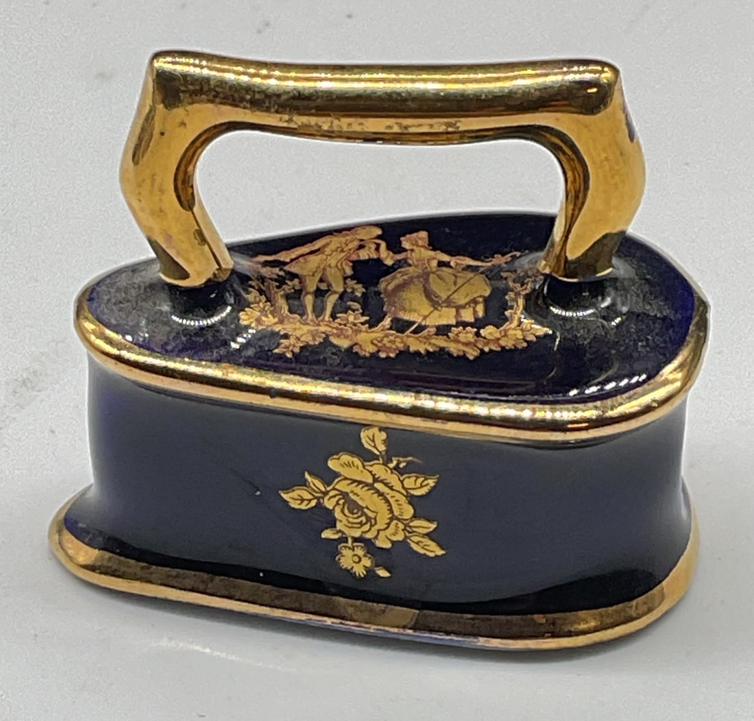 Limoges Gilt Porcelain Couple Iron Figurine France: Limoges porcelain iron motif figurine. Cobalt blue and gilt with courting couple motif. Made in France. Measures approx. 1.5 x 1 x 1.25 inches. Some scratching. Limoges figurine, iron figurine,