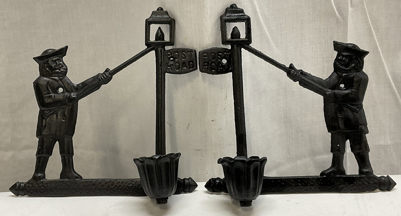VTG Colonial Lamplighter Cast-Iron Sconces (1 of 8)