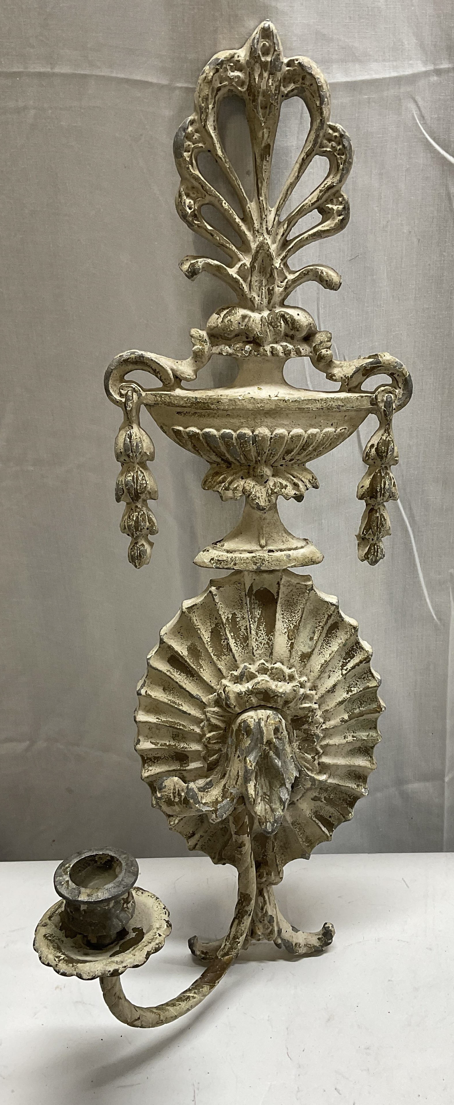 ANTIQUE Neoclassical Style Metal Wall Sconce 18in: Antique Neoclassical Style Wall Sconce. Made of Spelter. Painted Tan and Gilt Colors. Missing an Arm. Chipping to Paint. Measures app 18.5in H x 7in W. Antique Wall Sconce, Neoclassical Style,
