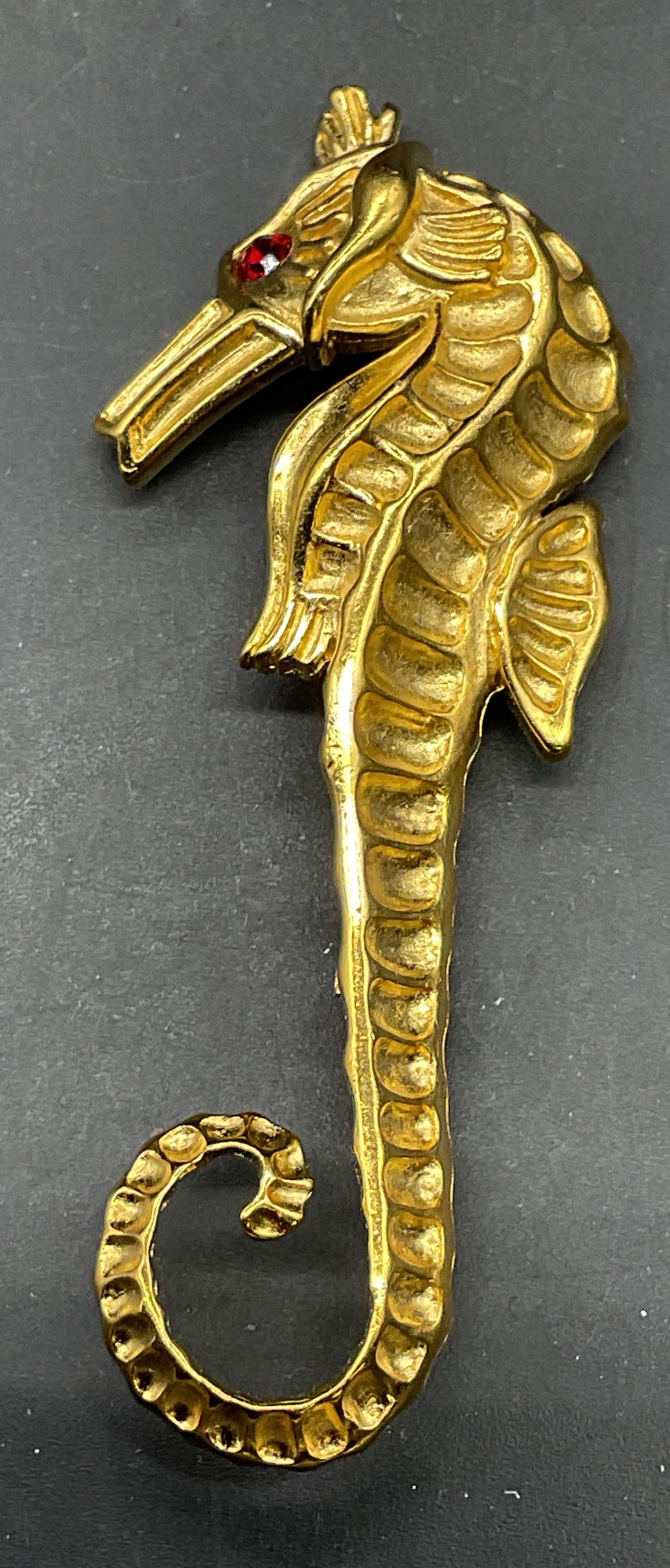 Napier Gold Tone Crystal Seahorse Brooch: Vintage Napier gold tone red crystal seahorse brooch. Measures approx. 2.75 x 1 inches. Some scratching. Jewelry, estate jewelry, costume jewelry, cocktail jewelry, fashion jewelry, accessories,