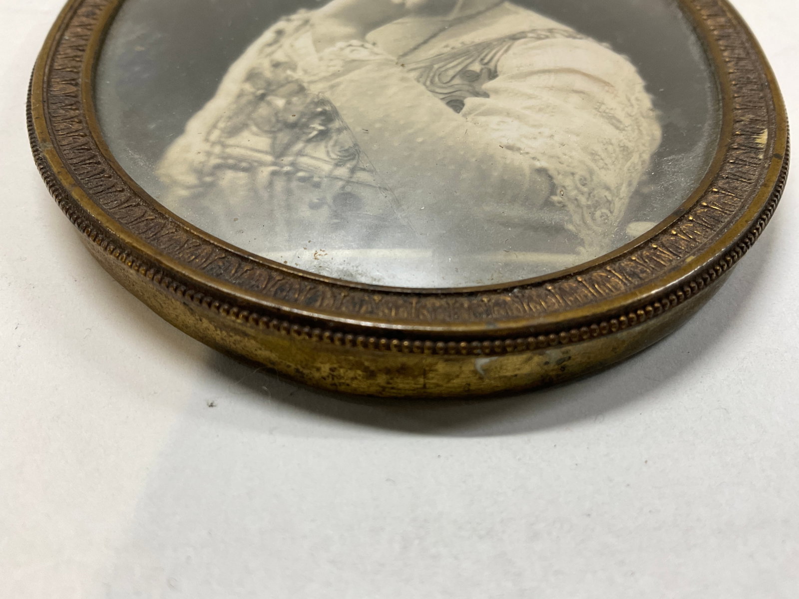 ANTQ Brass Oval Frame - 6