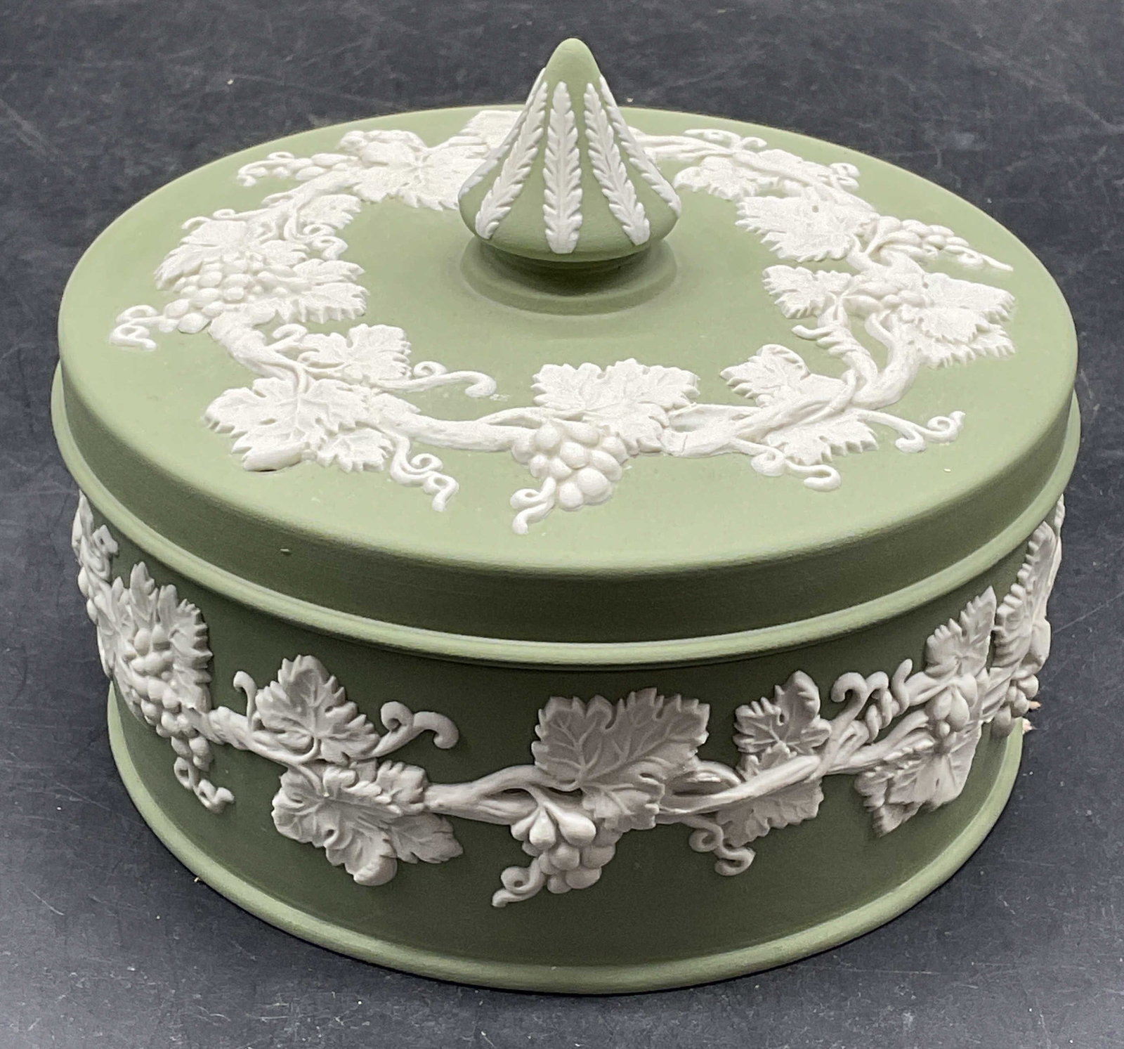 Wedgwood Green Jasperware Lidded Box England (1 of 6)