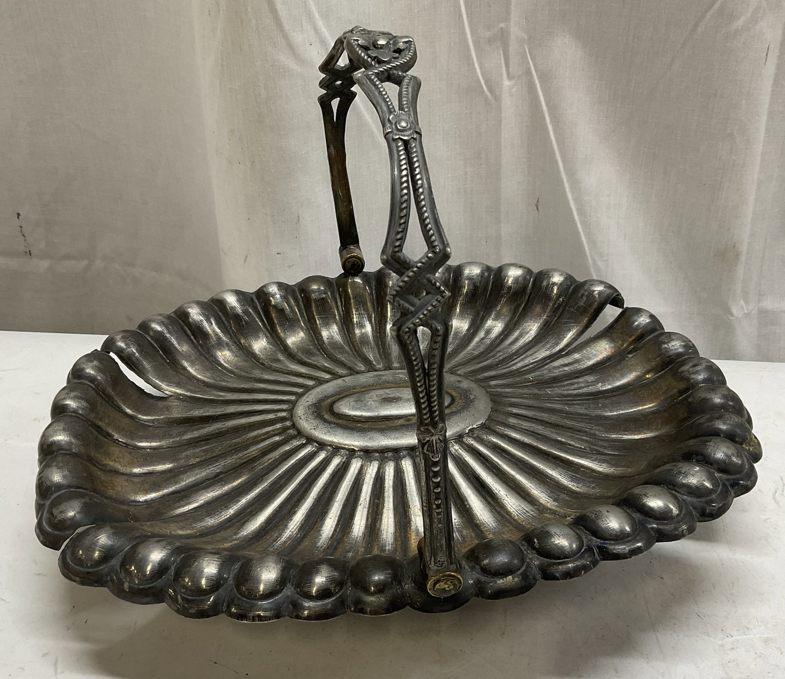 ANTQ Silver-Plated Scalloped Fruit Basket (1 of 8)
