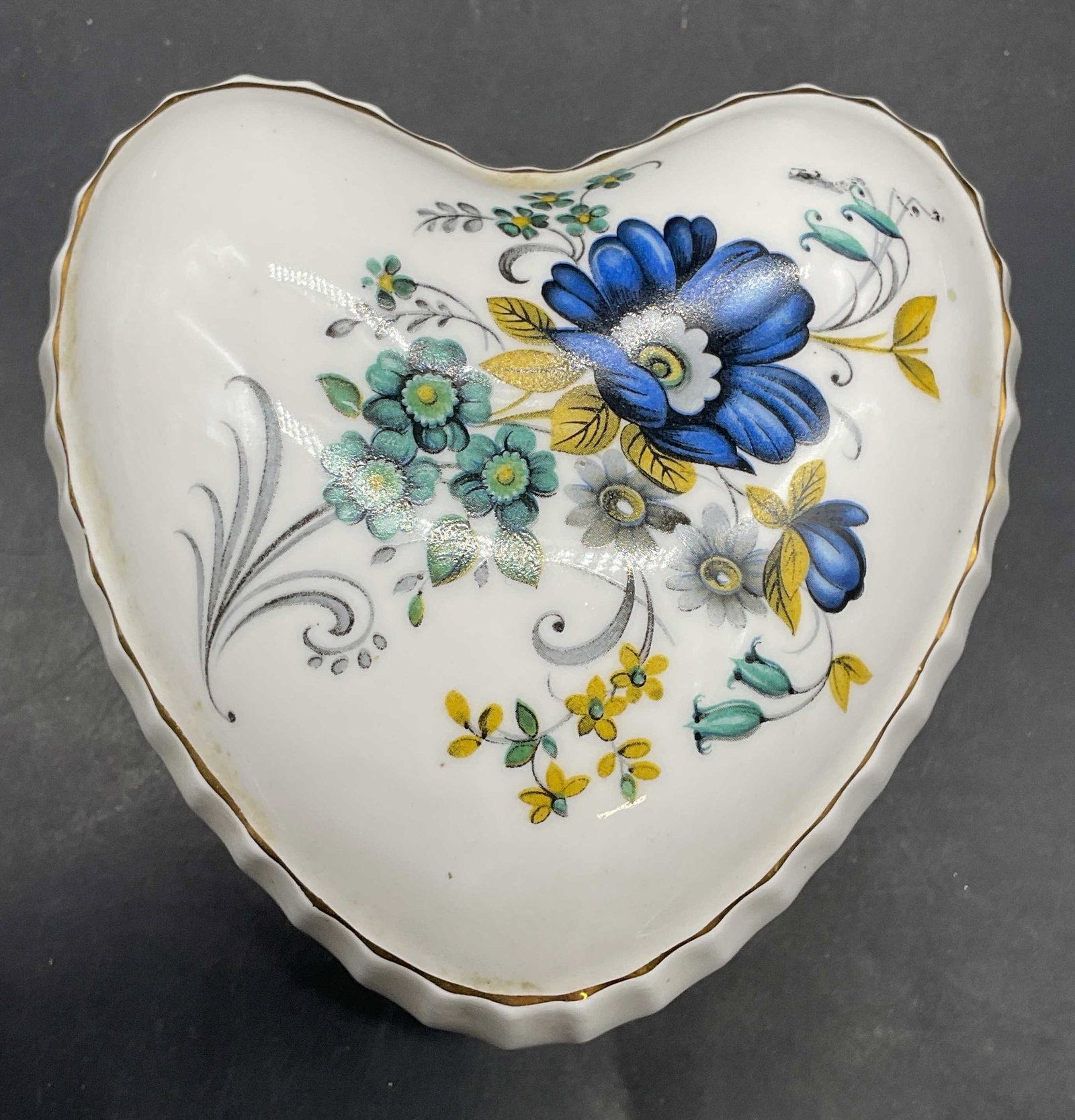 Royal Tara China Heart Trinket Box Ireland (1 of 6)