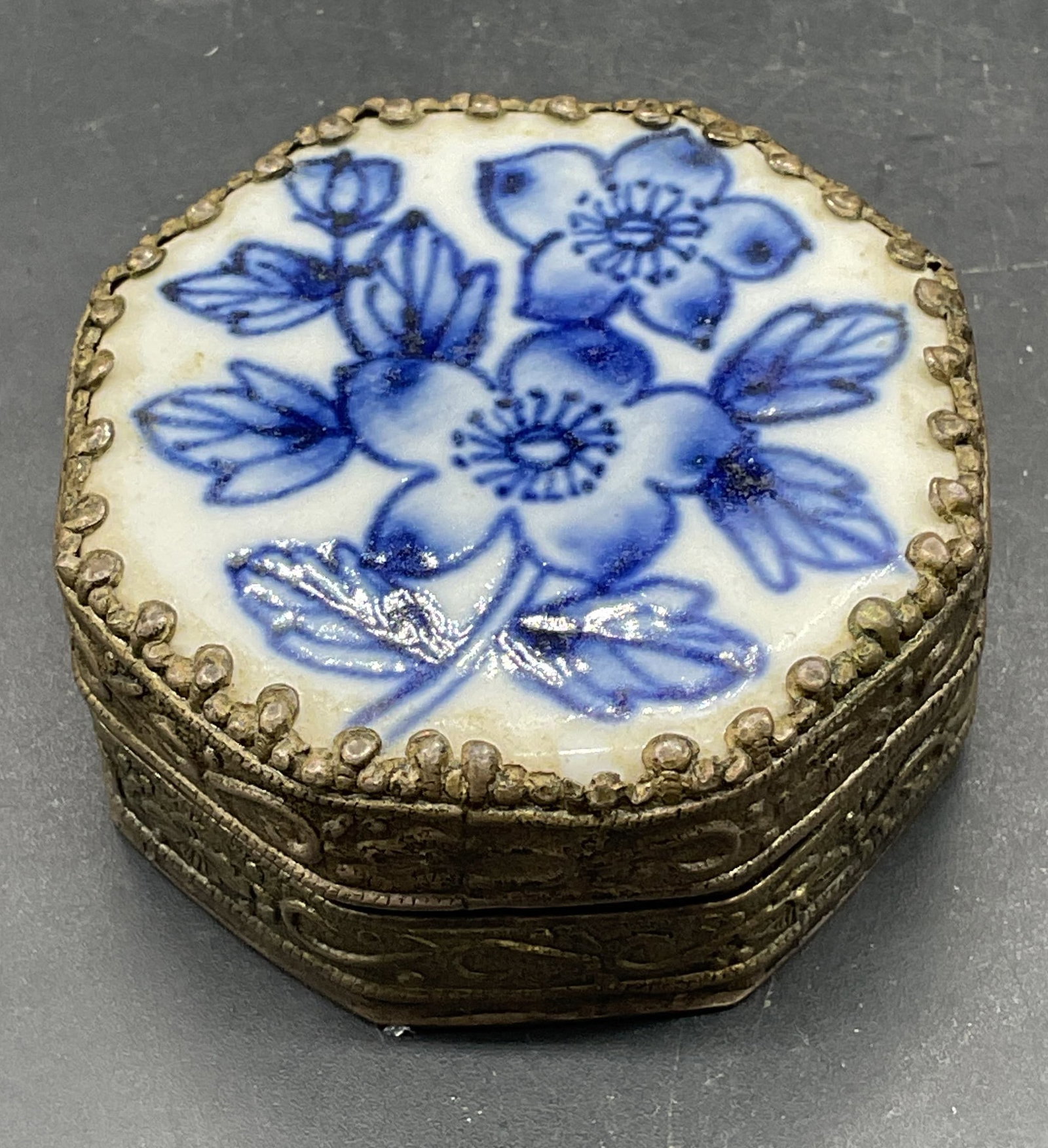 Silver Tn Blue & White Floral Porc Trinket Box (1 of 6)