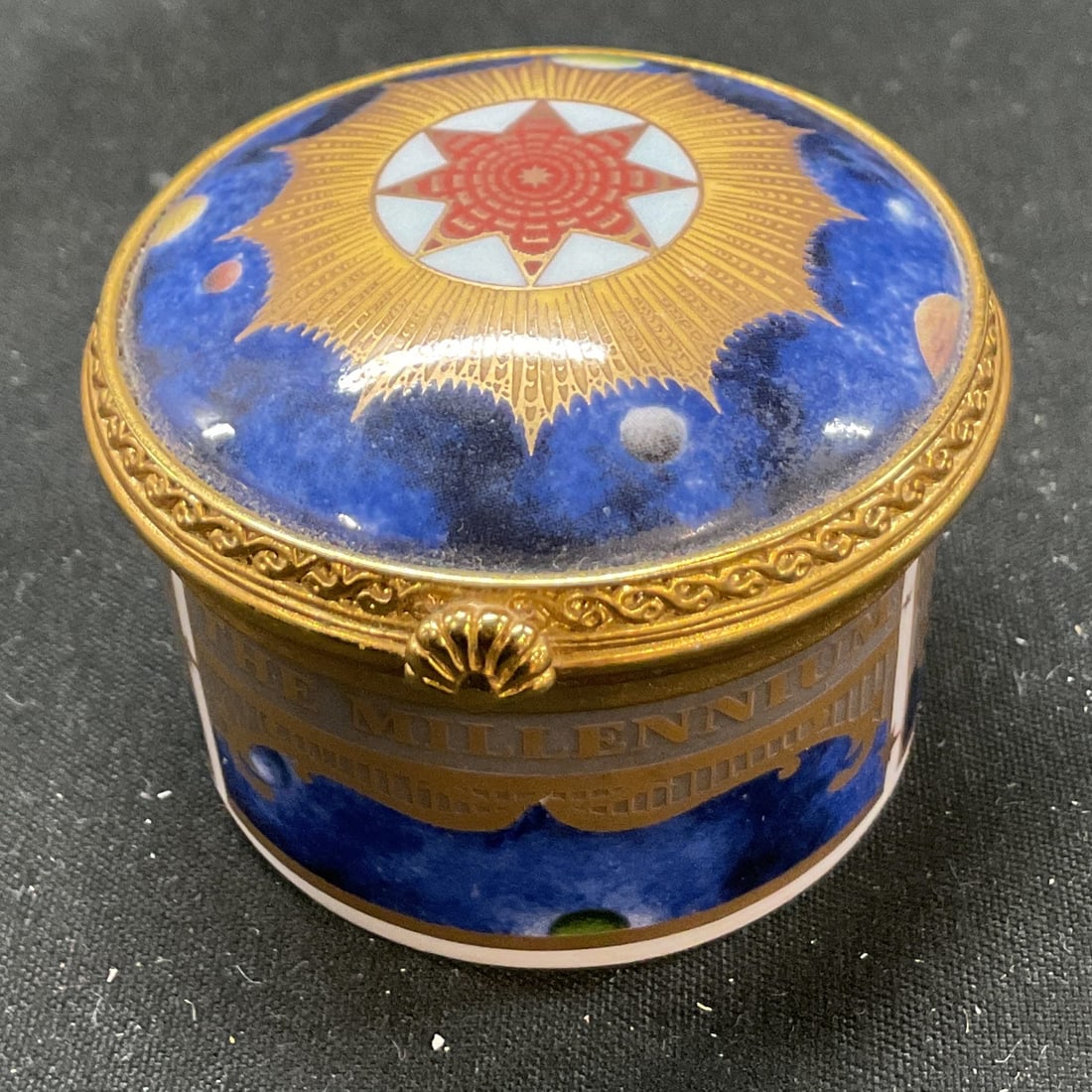 Royal Worcester The Millennium Pill Box England (1 of 8)