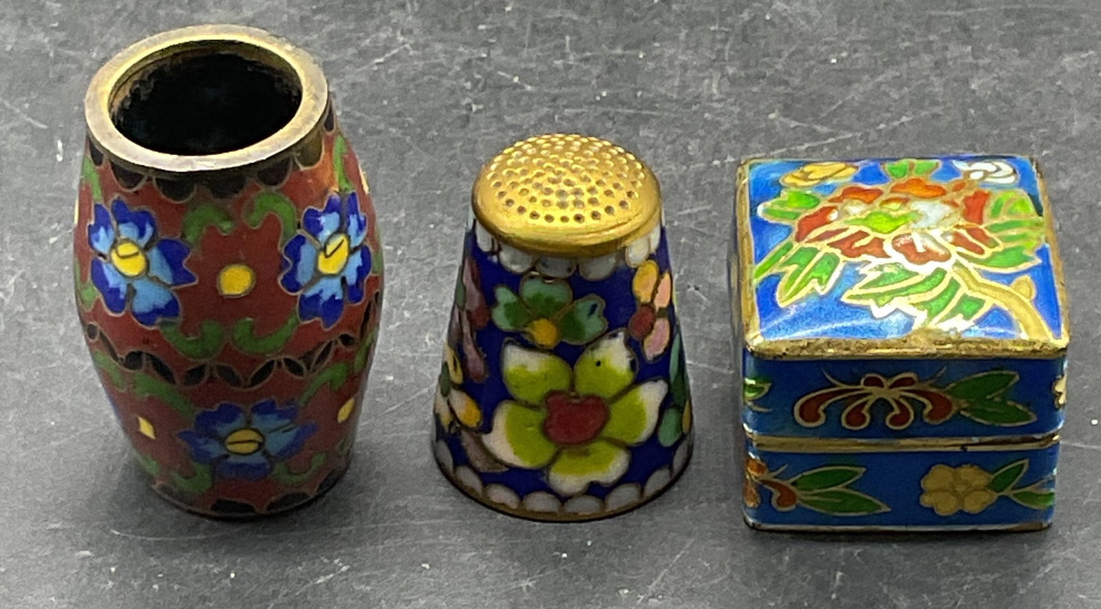 Lot 3 Cloisonne Thimble, Pill Box, Vessel (1 of 6)