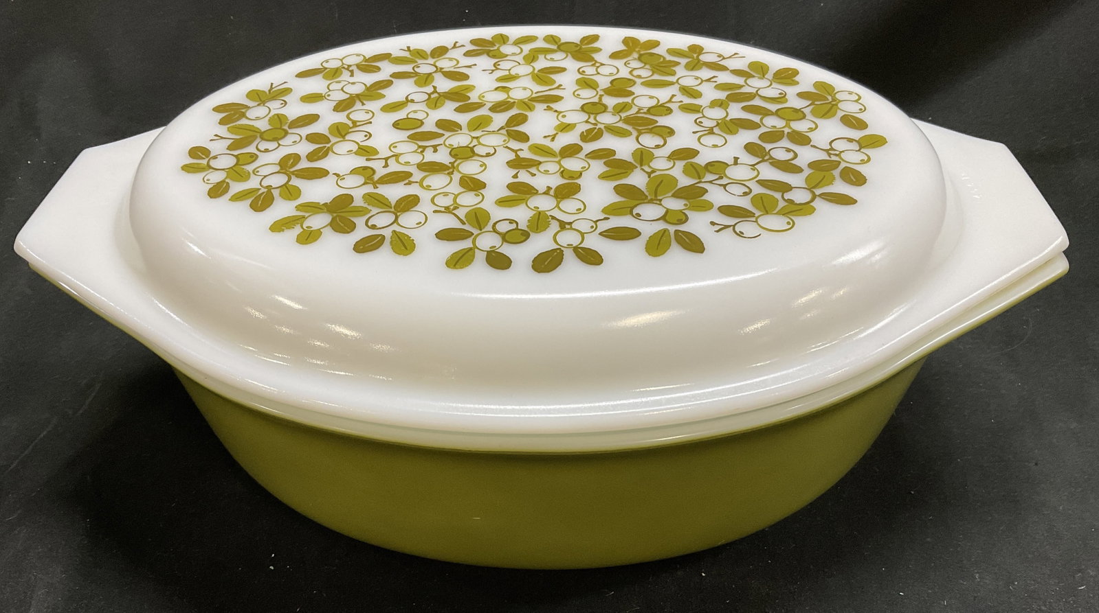 VINTAGE Pyrex Verde Pattern Oval Casserole Dish (1 of 9)