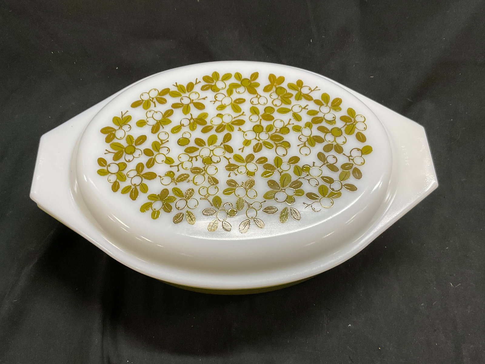 VINTAGE Pyrex Verde Pattern Oval Casserole Dish - 4