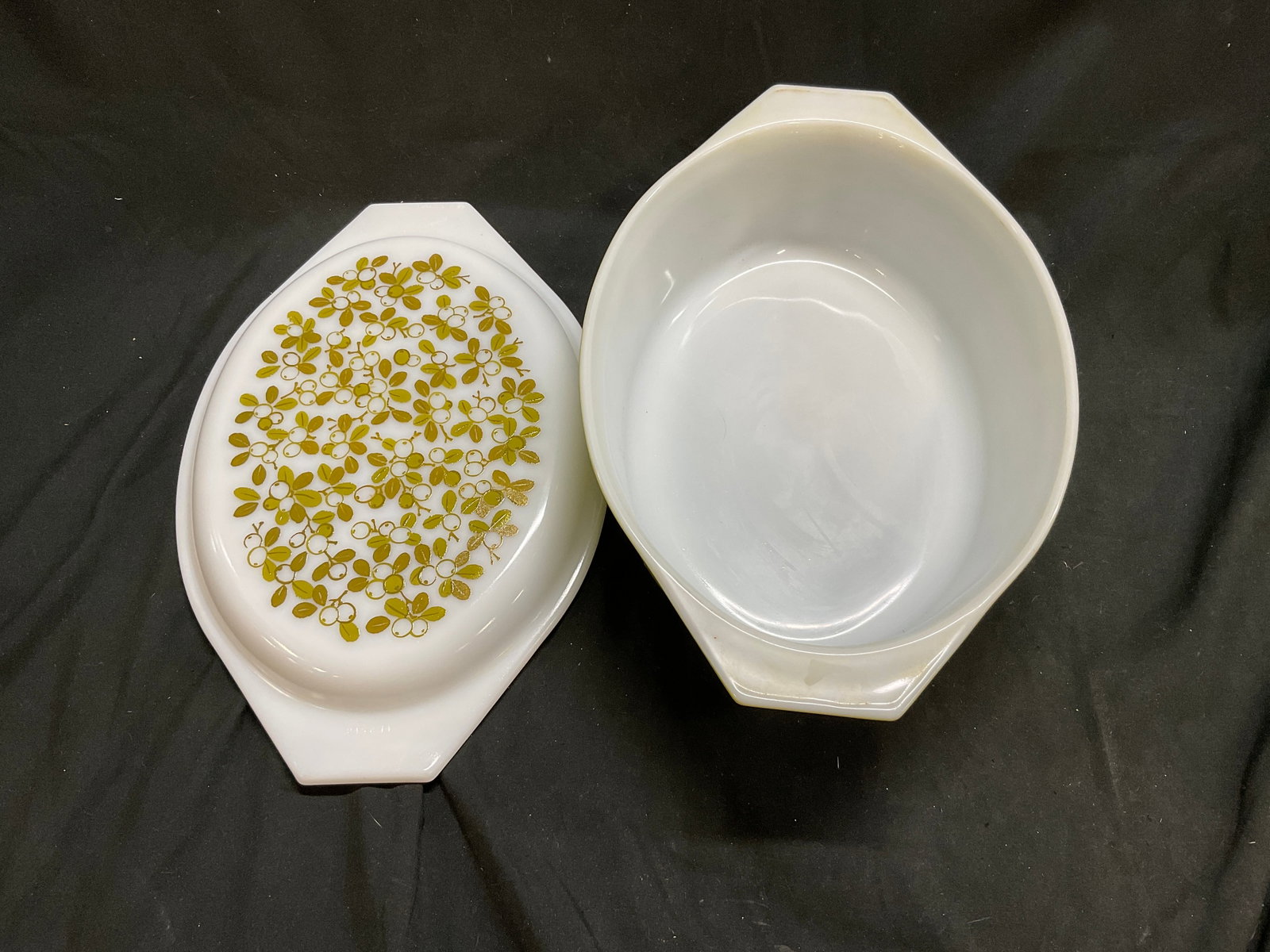 VINTAGE Pyrex Verde Pattern Oval Casserole Dish - 6