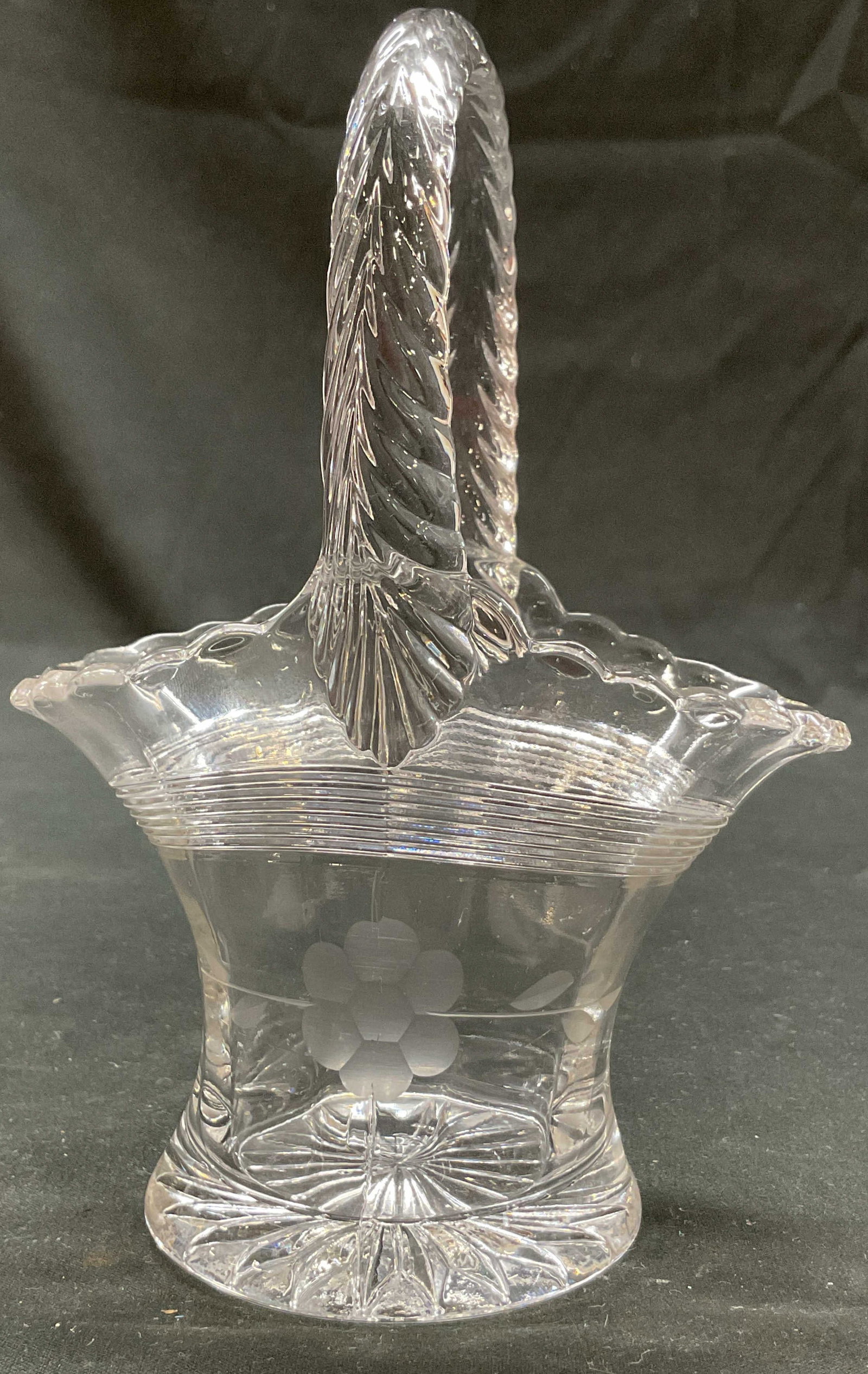 Duncan & Miller Etched Glass Bride Basket (1 of 7)