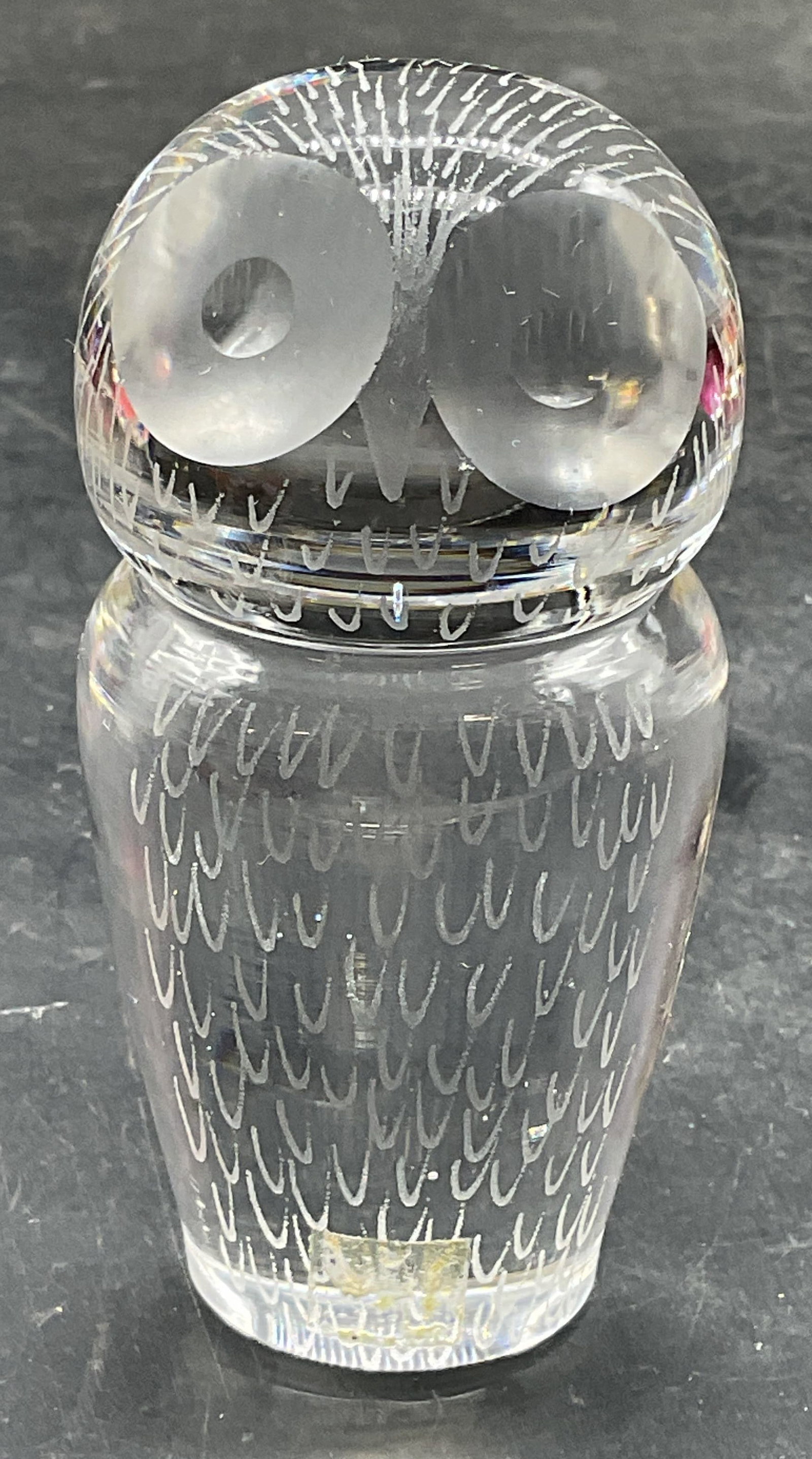 Kosta Boda Etched Art Glass Owl Figurine Sweden: Kosta Boda etched art glass owl figurine. Made in Sweden. Designed by Vicke Lindstrand. Measures approx. 2 x 3.75 inches. Some scratching. Kosta Boda figurine, owl figurine, art glass figurine,