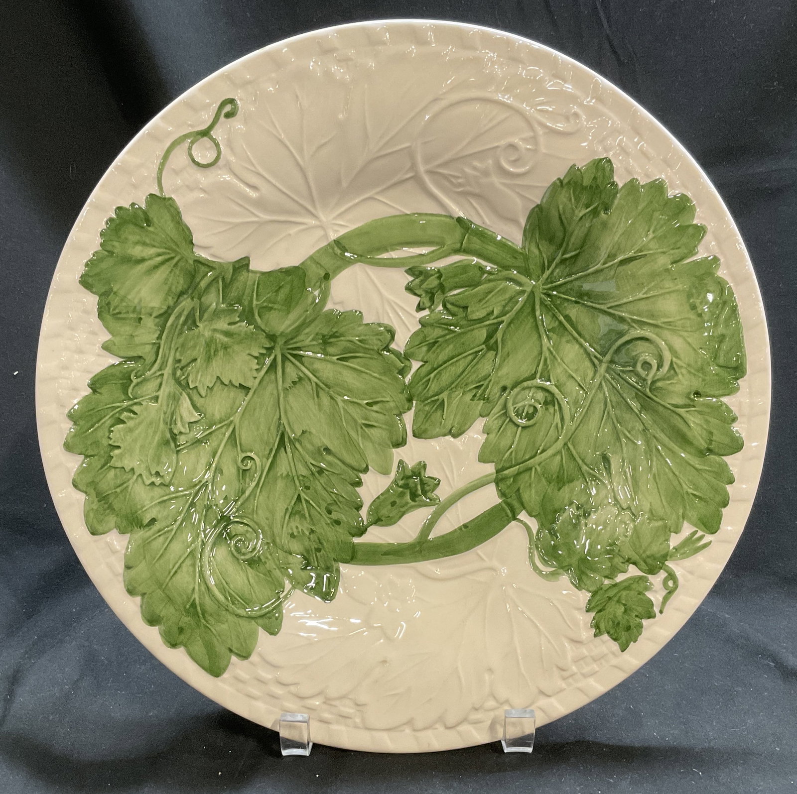 Bordallo Pinheiro Majolica Leaf Serv Bowl PORTUGAL (1 of 7)