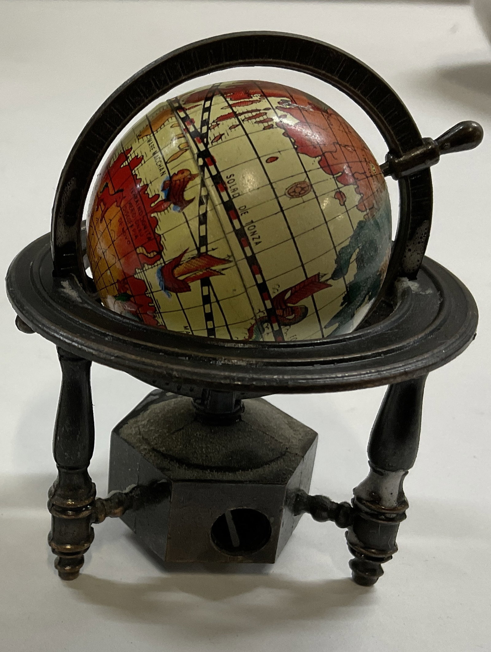 VTG Die-Cast Metal Globe Pencil Sharpener (1 of 6)
