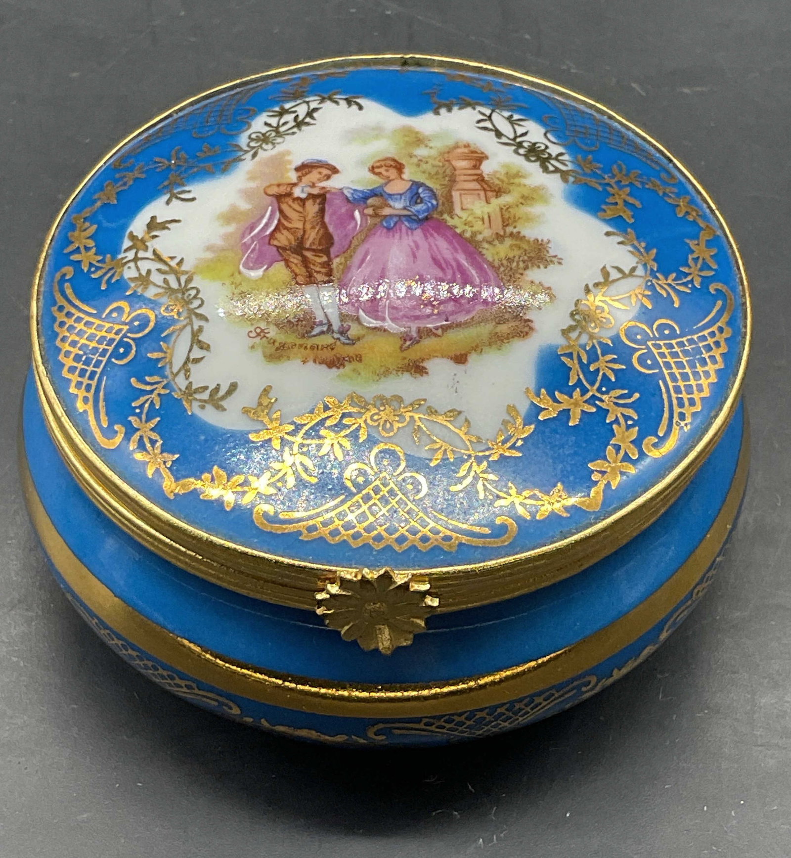 SA Limoges Porcelain Couple Trinket Box France (1 of 6)