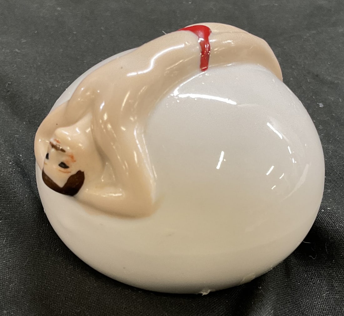 VTG Porc Male Swimmer Paperweight (1 of 6)