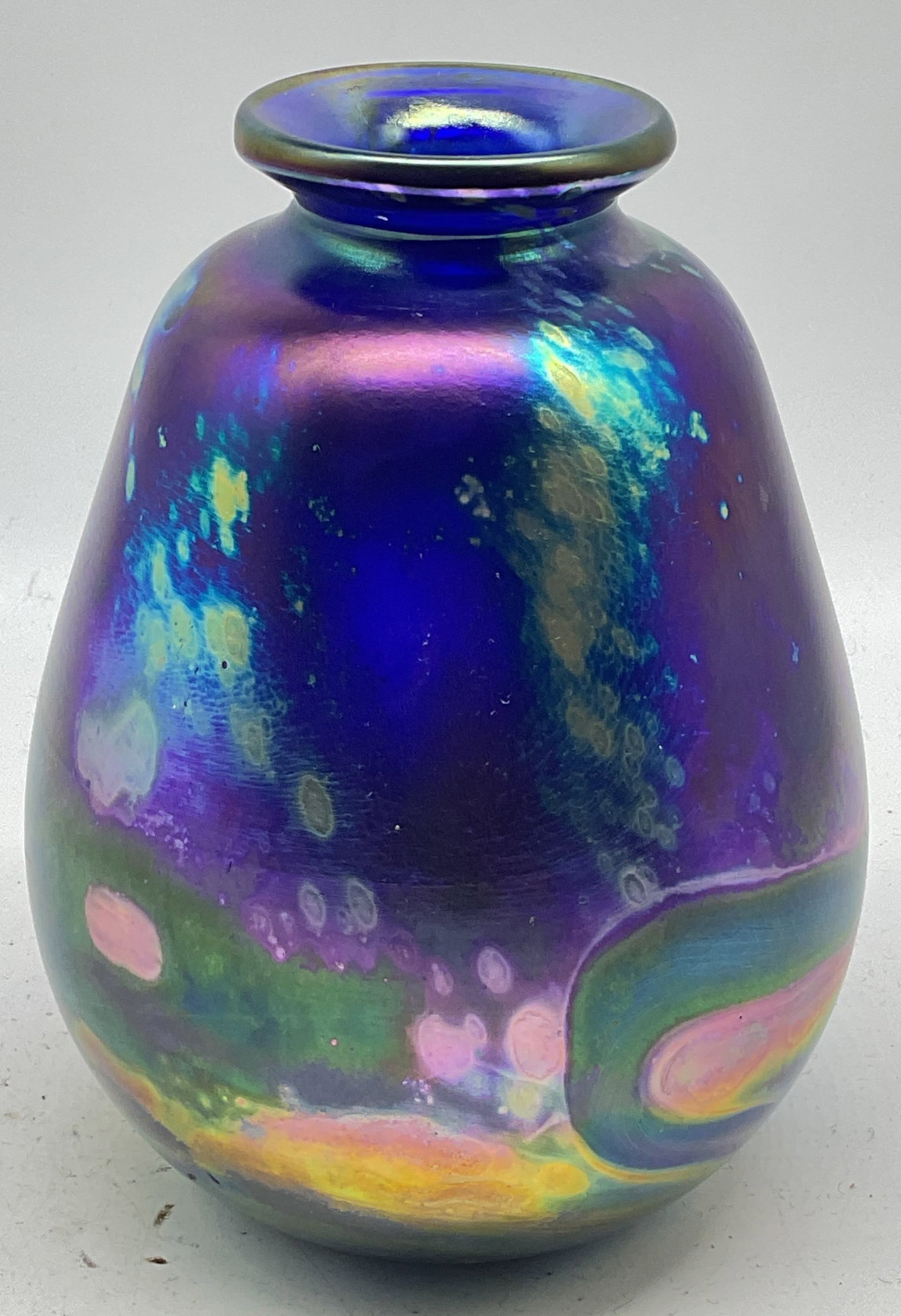 1980 Robert Eickholt Iridescent Glass Vase (1 of 6)