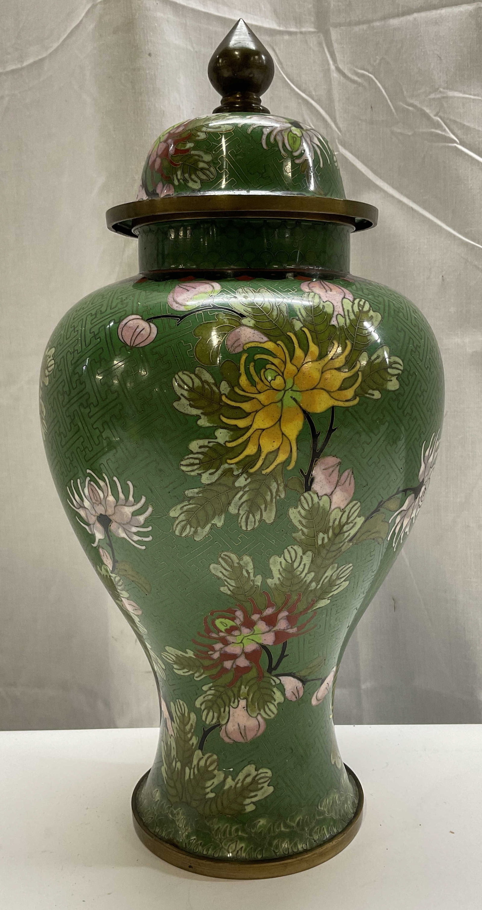 VINTAGE Chinese Green Cloisonne Over Brass Urn: Vintage Chinese Green Cloisonne Over Brass Lidded General Urn. Floral Motifs. Condition Consistent With Exposure. Measures app 14.5in H x 4.5in Base. Vintage, Chinese Vase, Cloisonne, Brass, Lidded Ur
