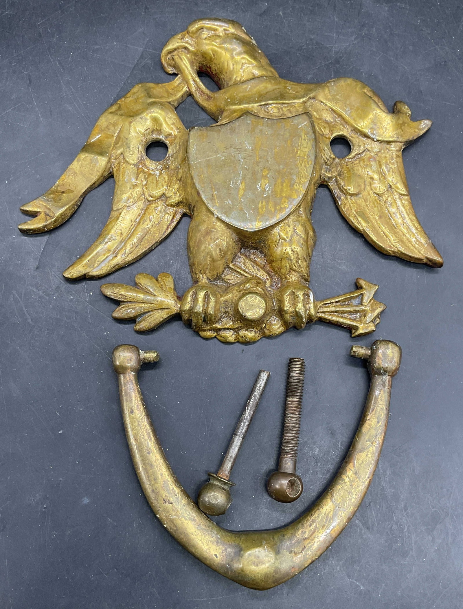 Vintage Brass Eagle Plaque Door Knocker: Vintage brass eagle with plaque door knocker. Includes hardware, measures approx. 6.5 x 8 inches. Wear including patina and scratching. Eagle dork know key, Eagle plaque, home decor, wall decor, 10 s